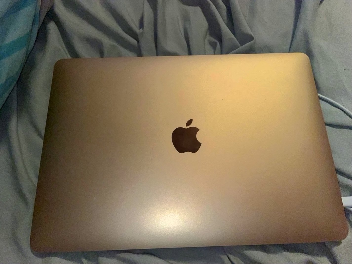 Apple MacBook Pro 2020 M1 Chip 256GB Pink Unlocked - Used