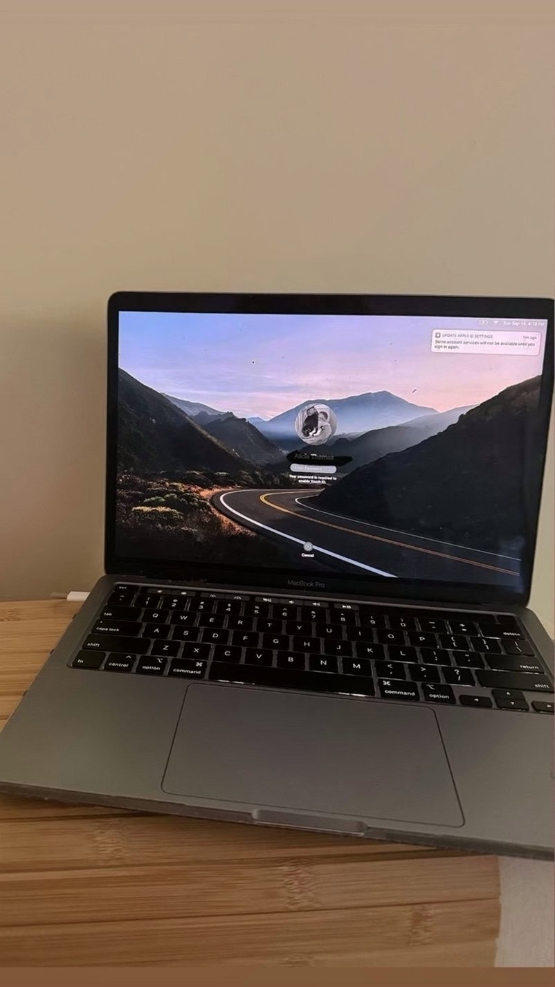Apple MacBook Pro 2020 13-inch Touchbar Unlocked - Used