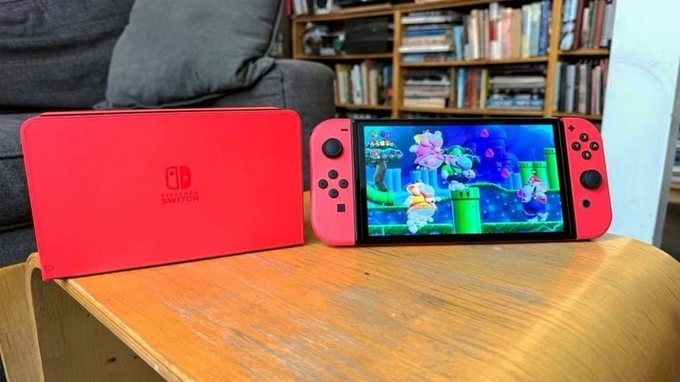 Nintendo Switch OLED 128GB Mario Red Edition with Games - Used image 3