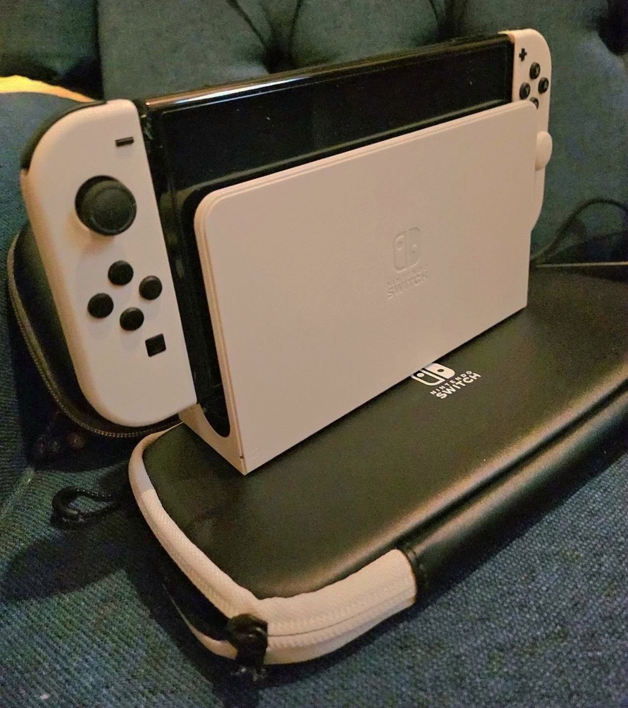 Nintendo Switch OLED Console 9N61 - Used image 4