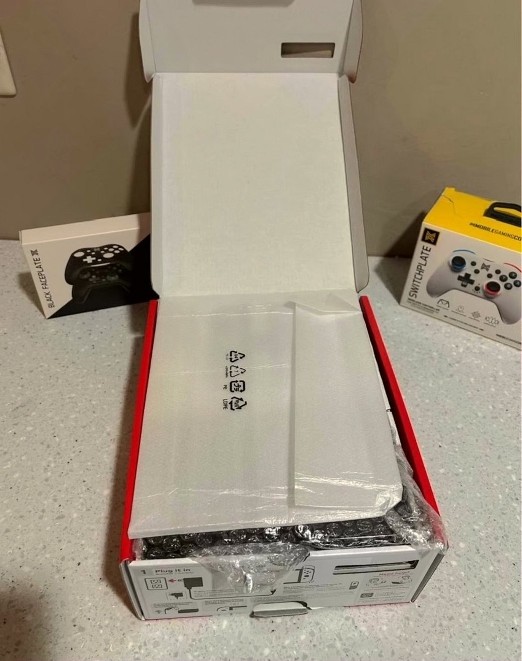 Nintendo Switch OLED Bundle 8Y95 - Used image 2