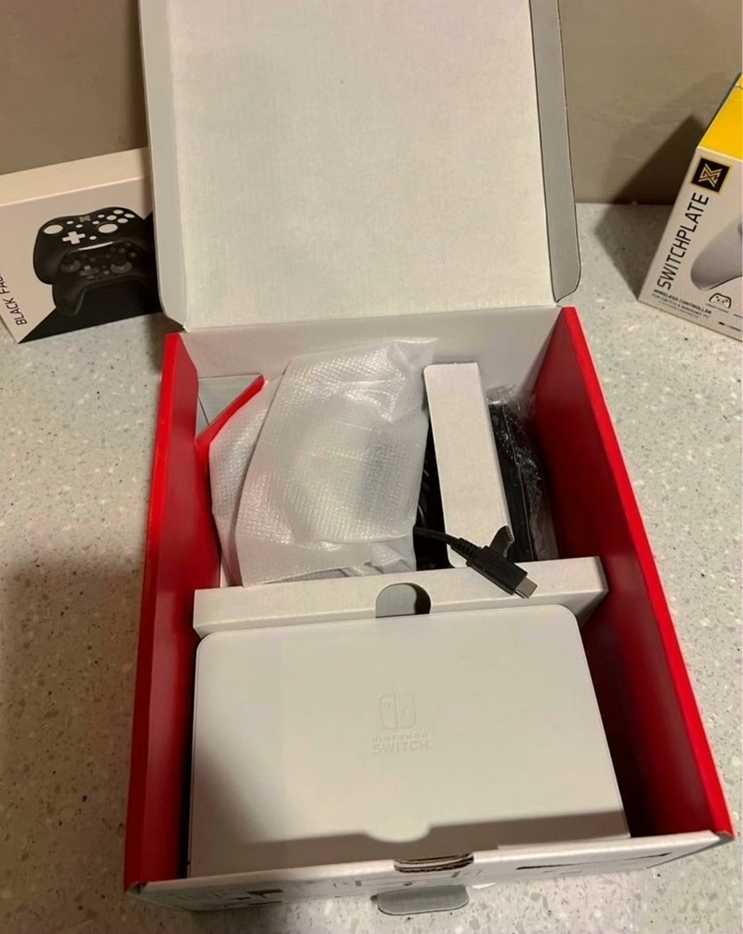 Nintendo Switch OLED Bundle 8Y95 - Used image 3