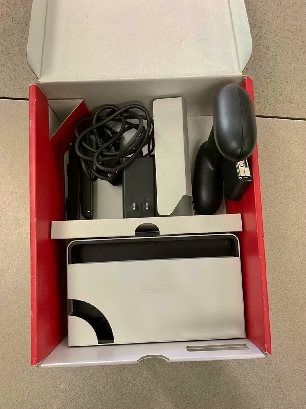 Nintendo Switch OLED 7R52 Used image 3