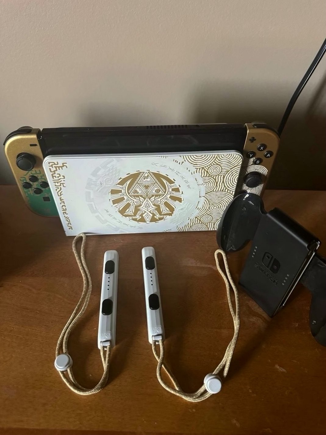Nintendo Switch OLED Zelda Edition Unlocked - Used image 2