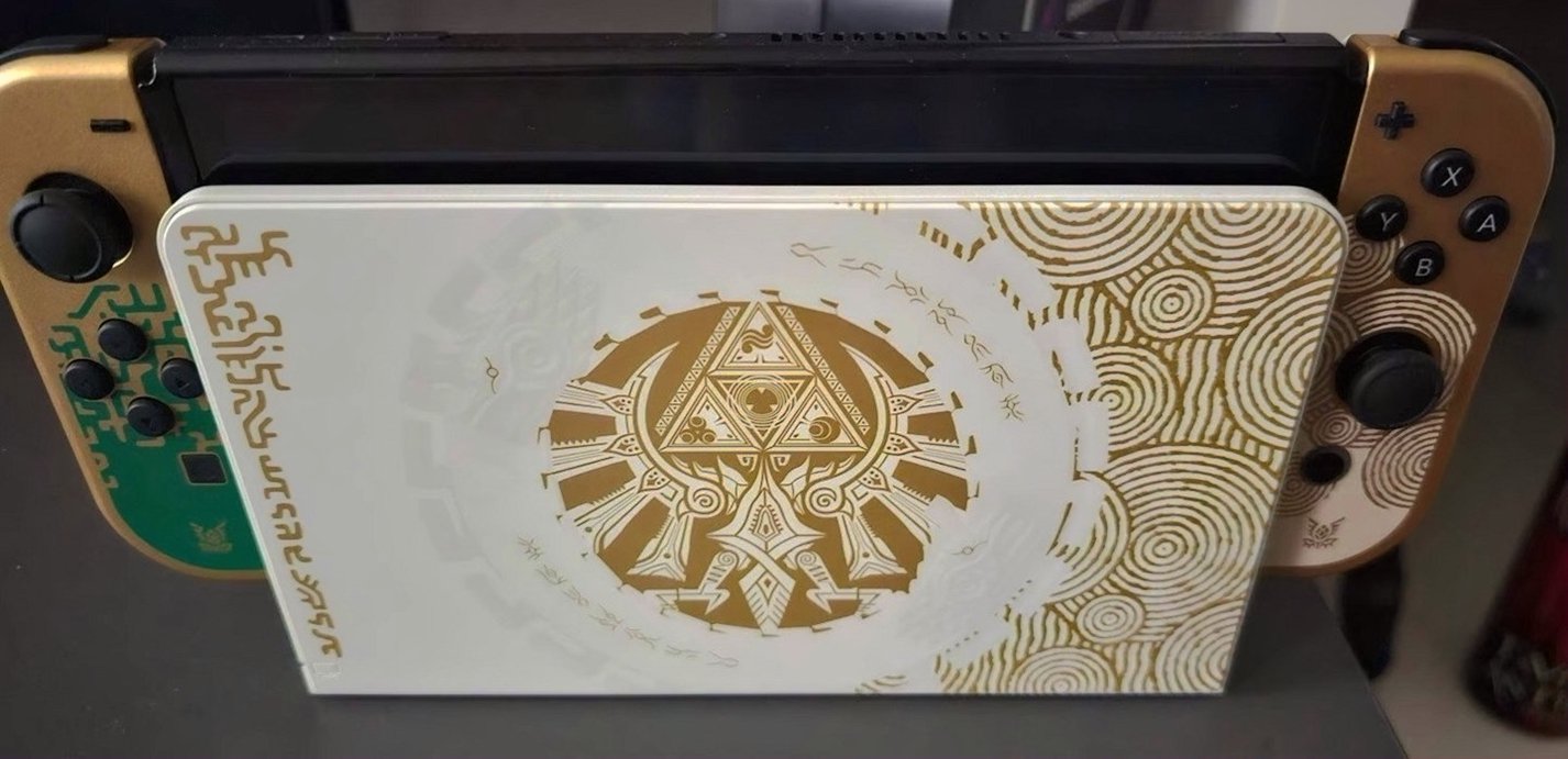 Nintendo Switch OLED Zelda Tears of the Kingdom Special Edition Unlocked - Used image 3