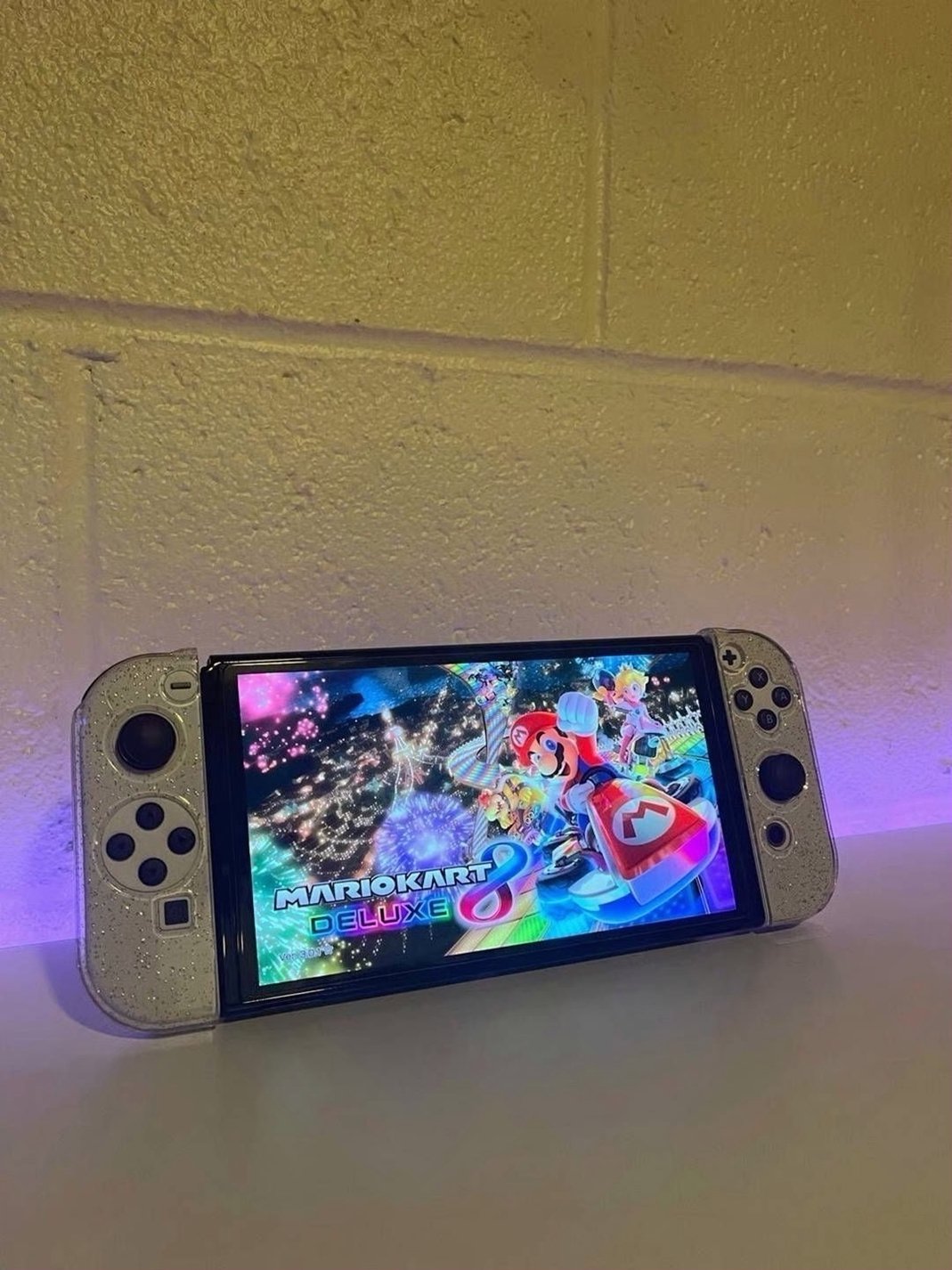 Nintendo Switch OLED 7N77 64GB White Unlocked - Used image 3