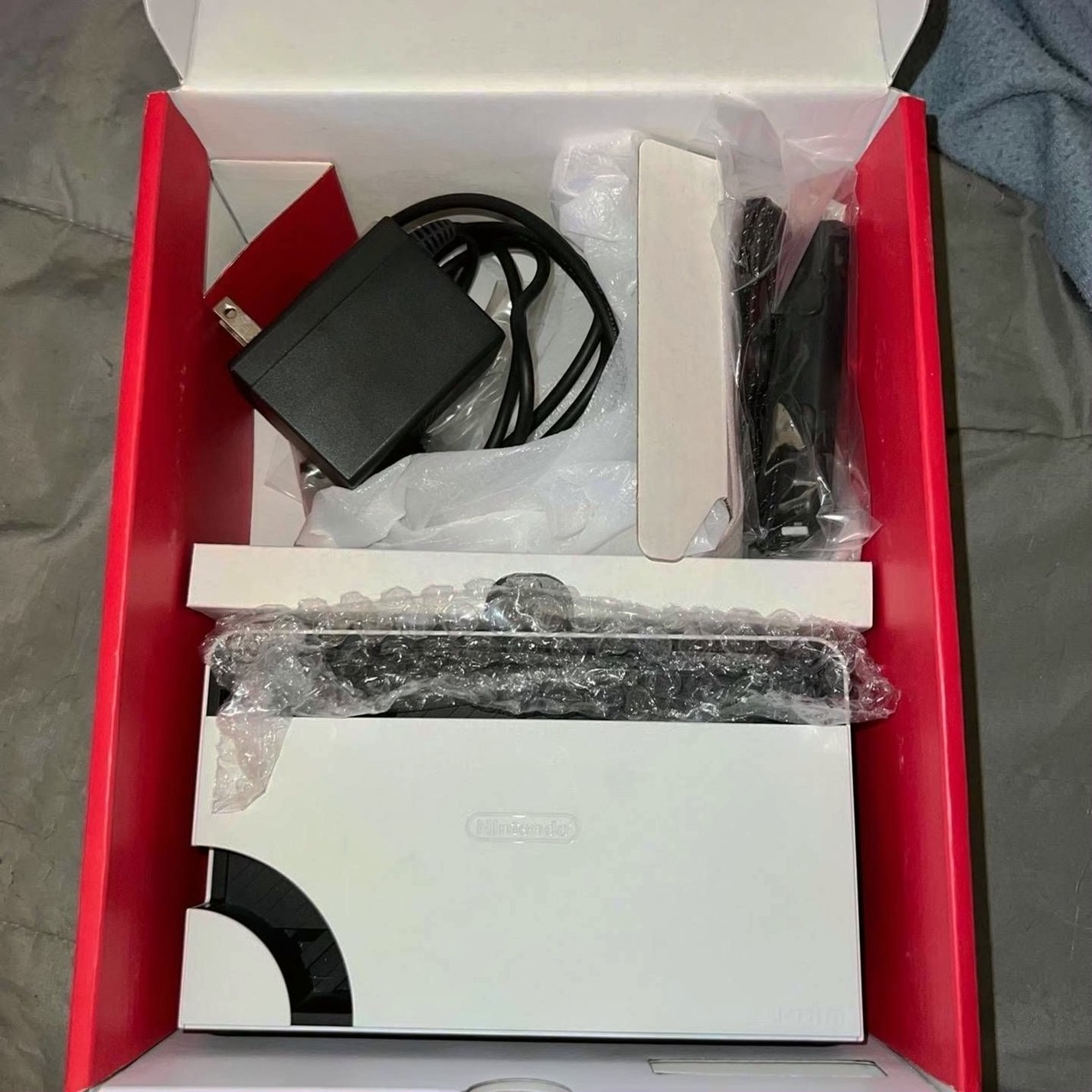 Nintendo Switch OLED 8V22 - Used image 2