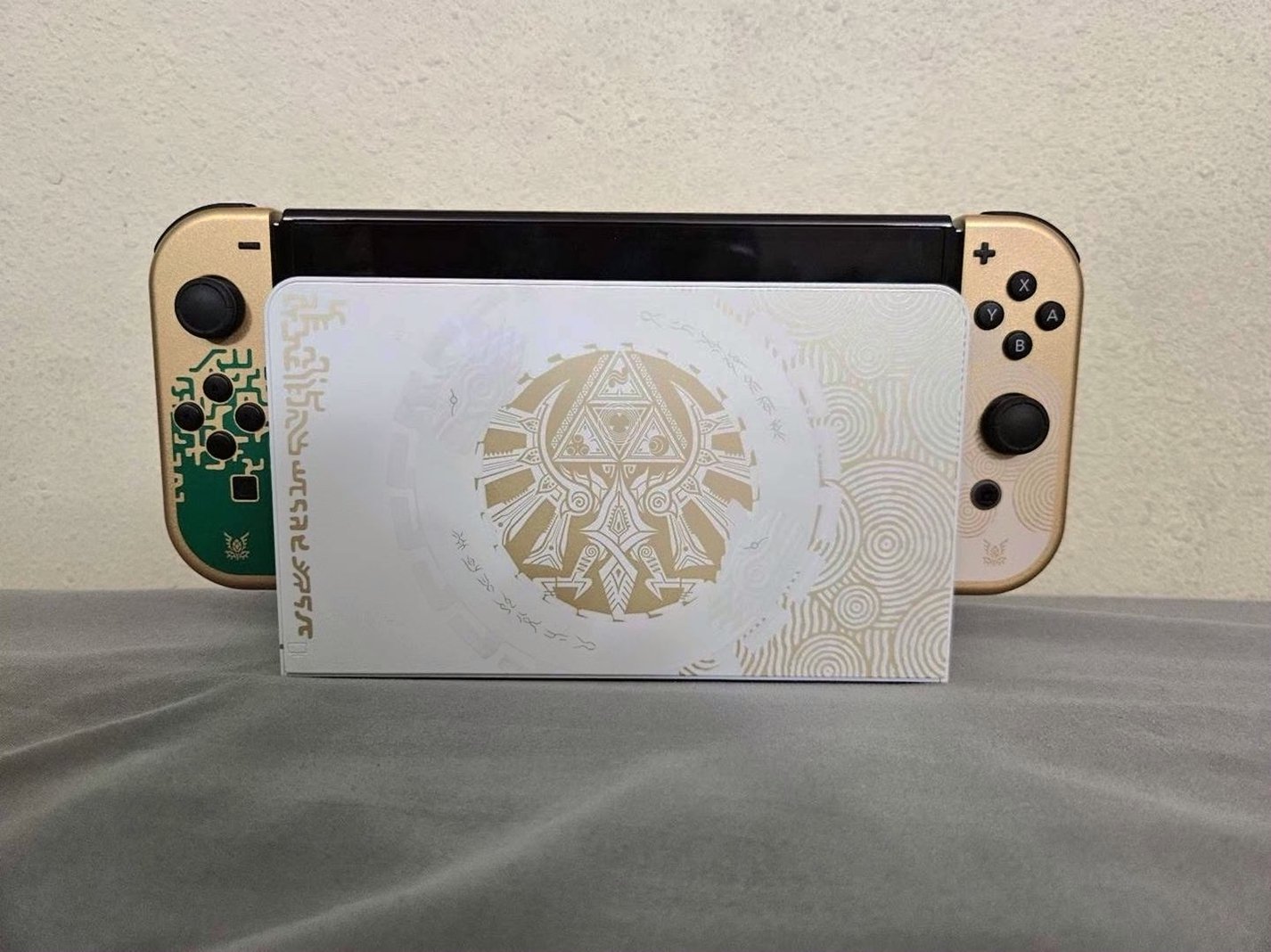 Nintendo Switch OLED Zelda Tears of the Kingdom LE 6T22 - Used image 5