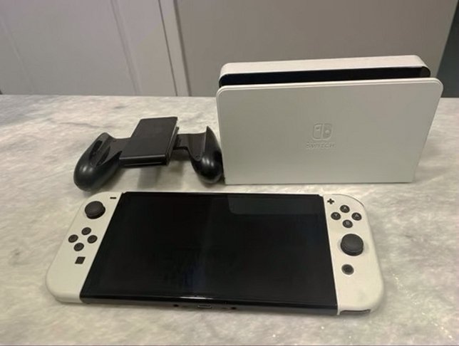Nintendo Switch OLED Complete Set 64GB Black Unlocked - Used image 2