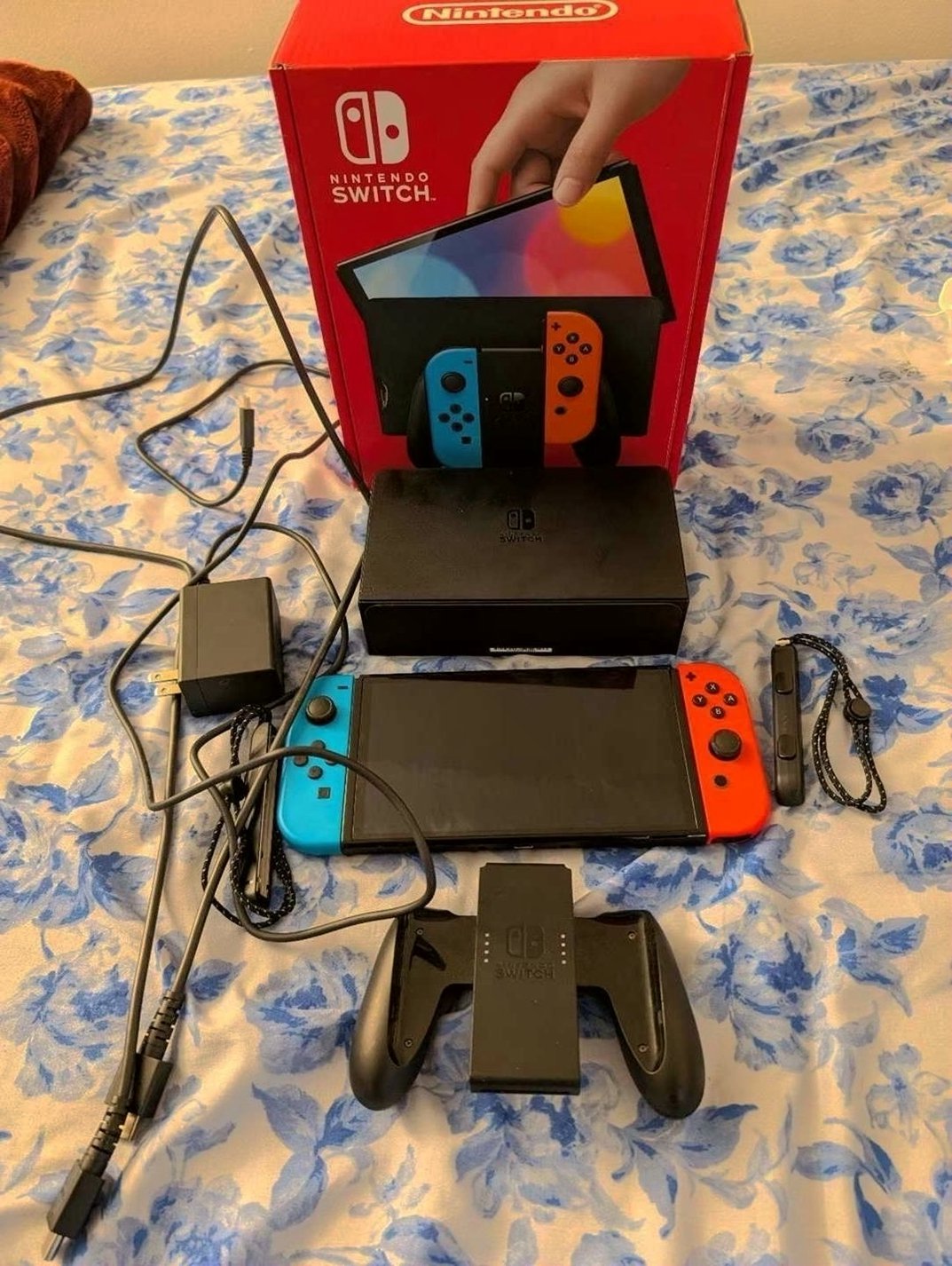Nintendo Switch OLED 64GB - Used