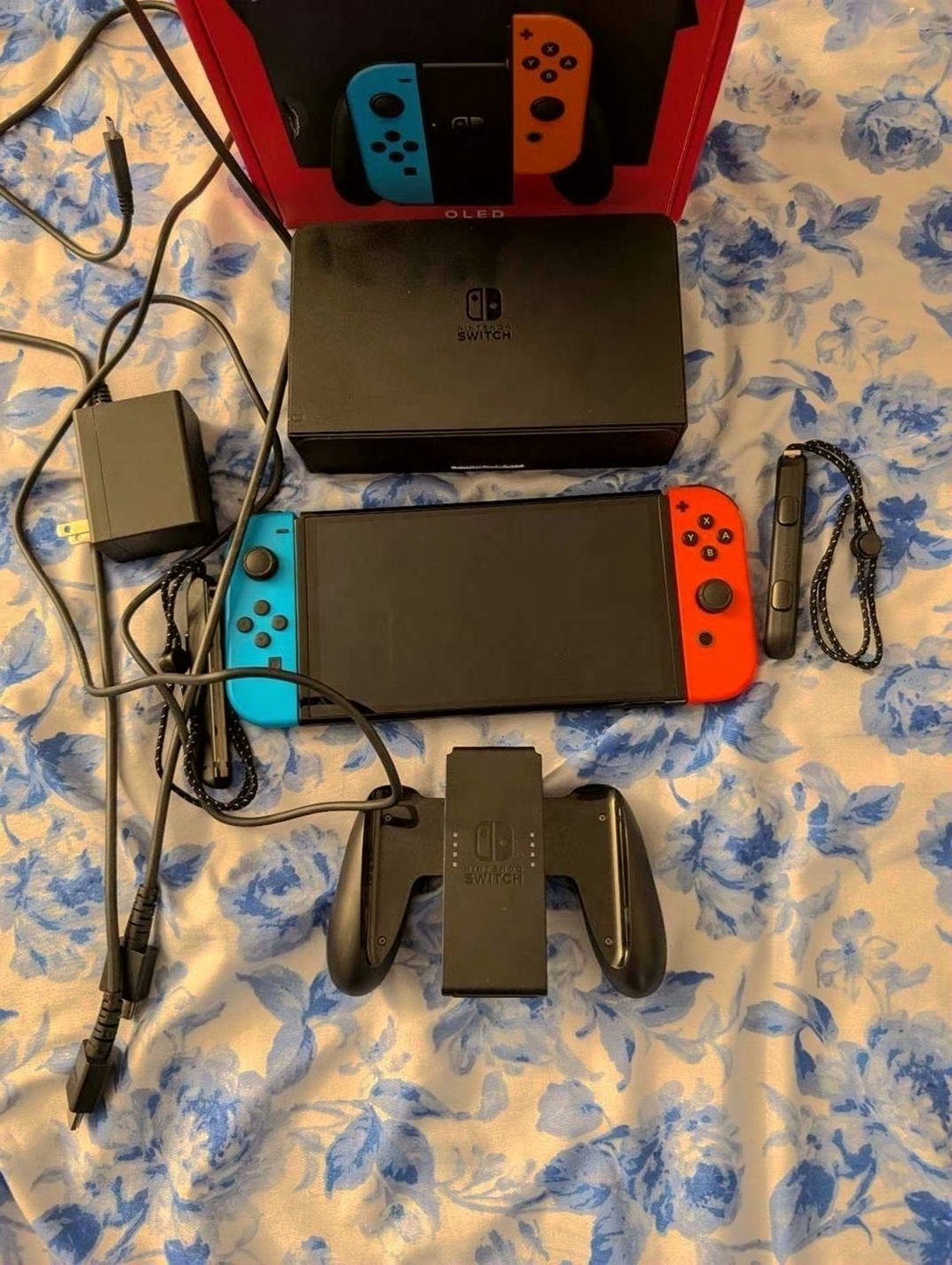 Nintendo Switch OLED 64GB - Used image 2