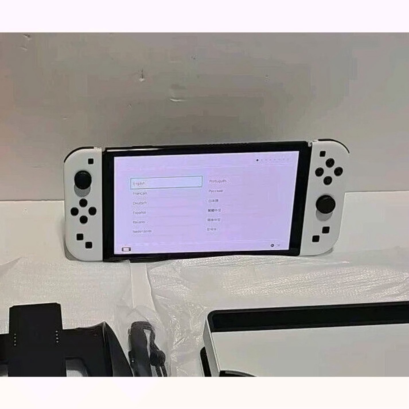 Nintendo Switch OLED Model HEG-001 64GB White Used image 2