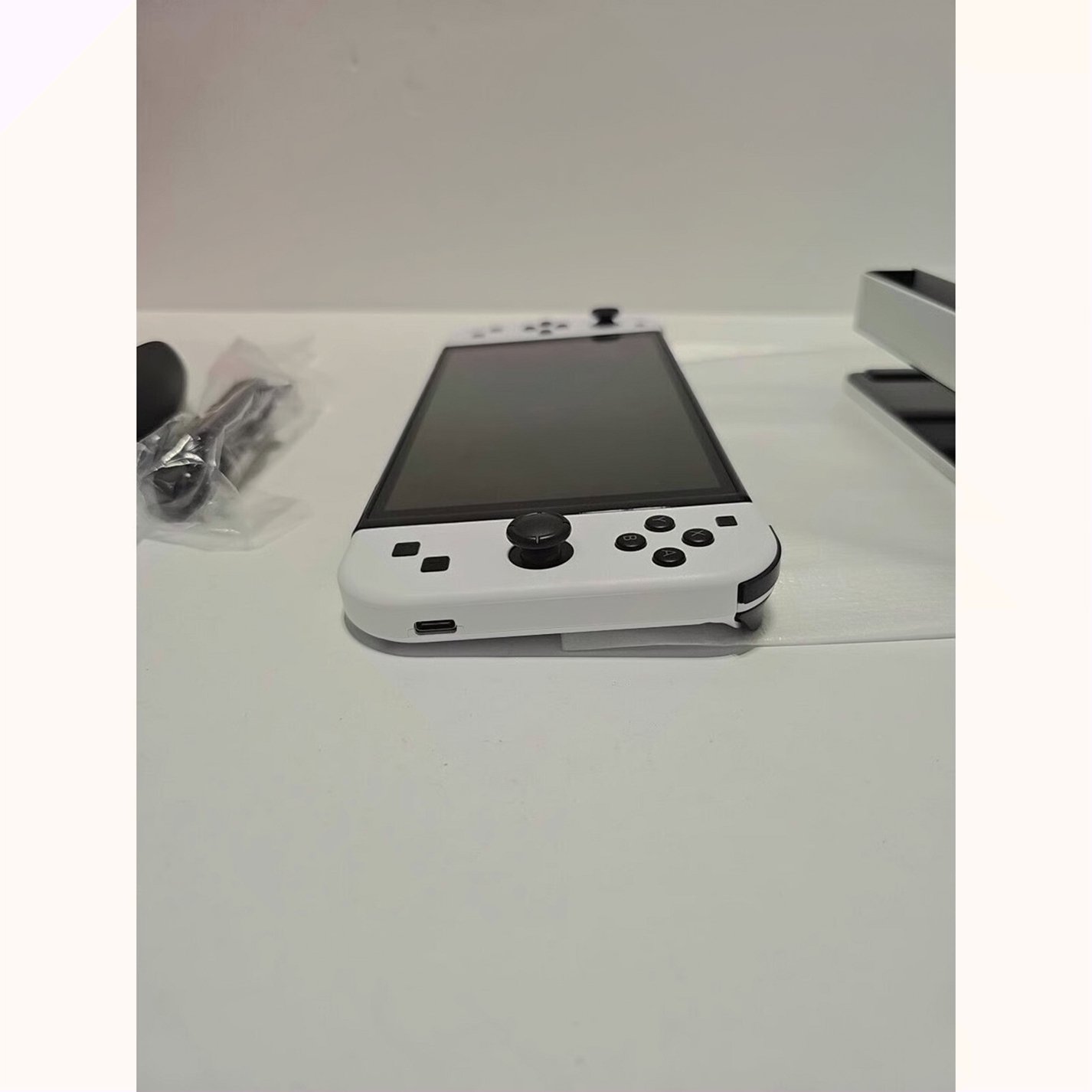 Nintendo Switch OLED Model HEG-001 64GB White Used image 4