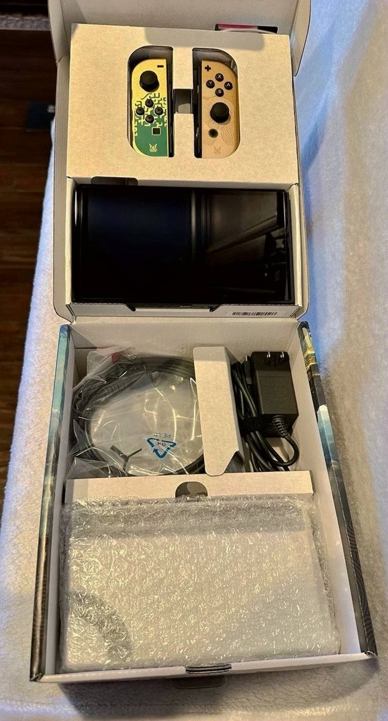 Nintendo Zelda Tears of the Kingdom OLED Used - Unlocked image 3