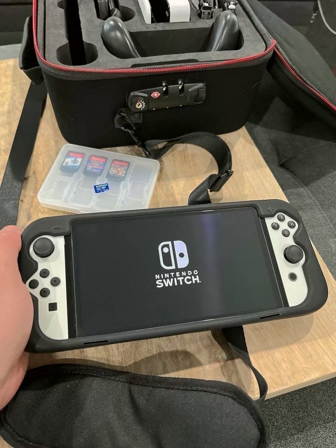 Nintendo Switch OLED Bundle 512GB Black/White - Used