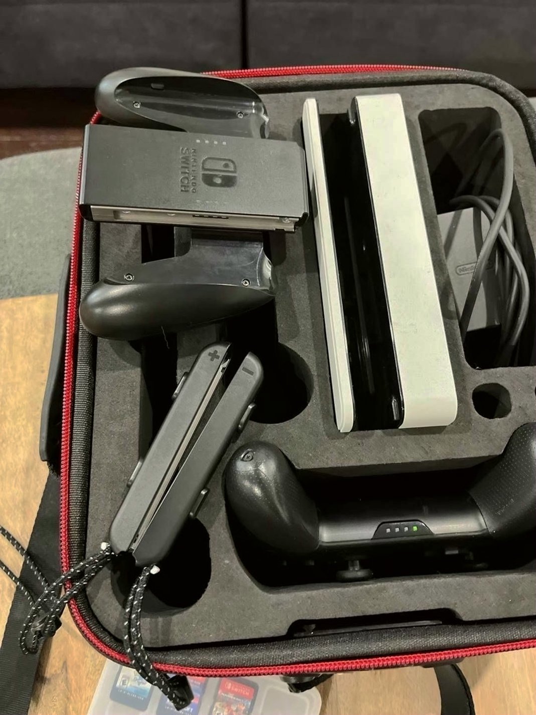 Nintendo Switch OLED Bundle 512GB Black/White - Used image 2