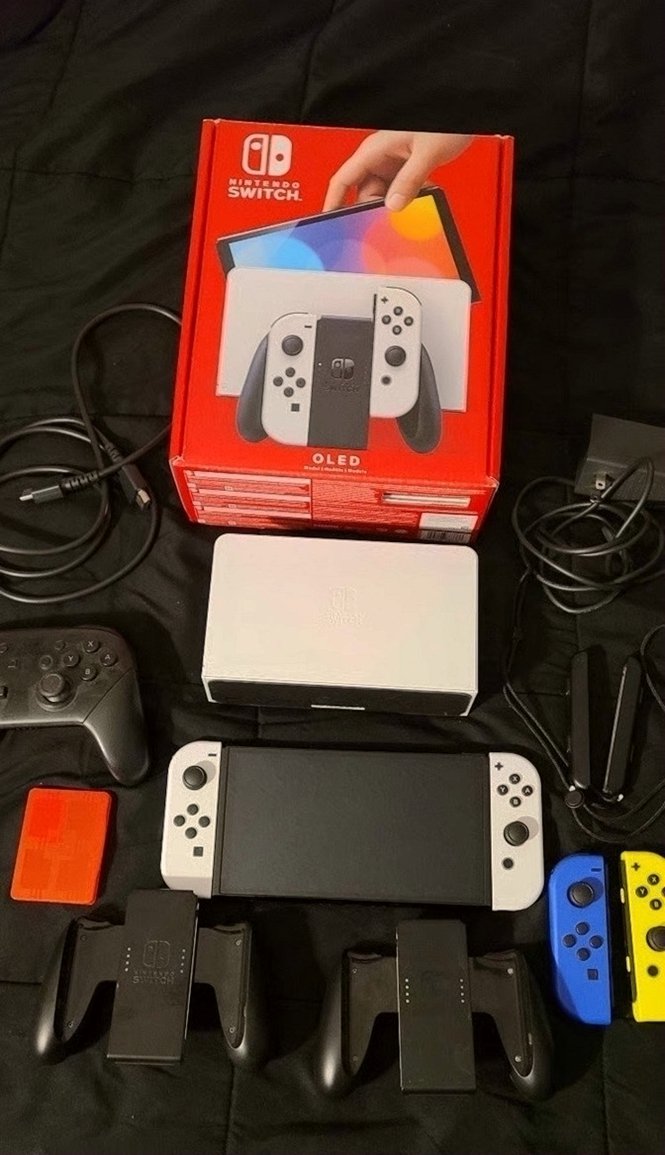 Nintendo Switch OLED Console Bundle 8J72 Used