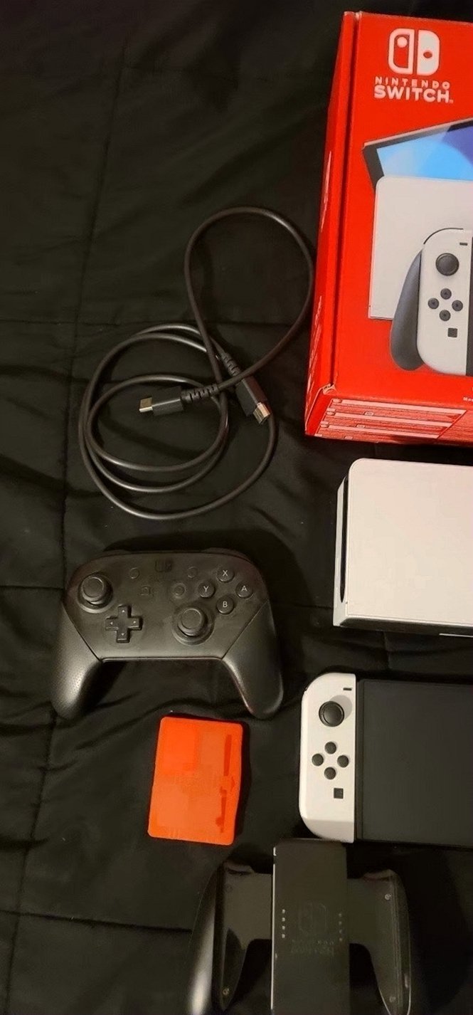 Nintendo Switch OLED Console Bundle 8J72 Used image 3