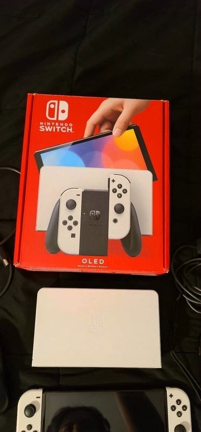 Nintendo Switch OLED Console Bundle 8J72 Used image 4