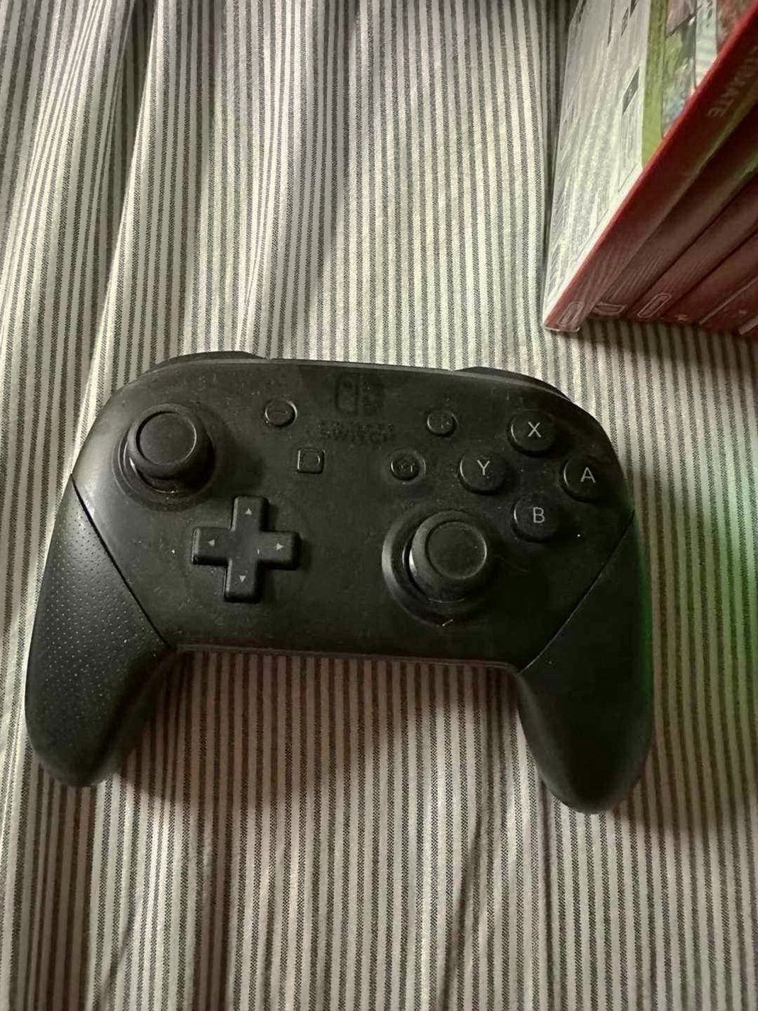 Nintendo Switch OLED 256GB Green Joy Cons Bundle - Used image 4
