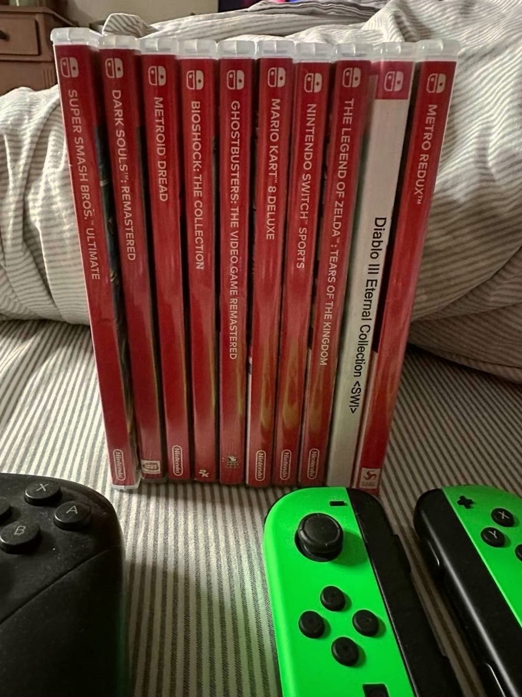 Nintendo Switch OLED 256GB Green Joy Cons Bundle - Used image 5