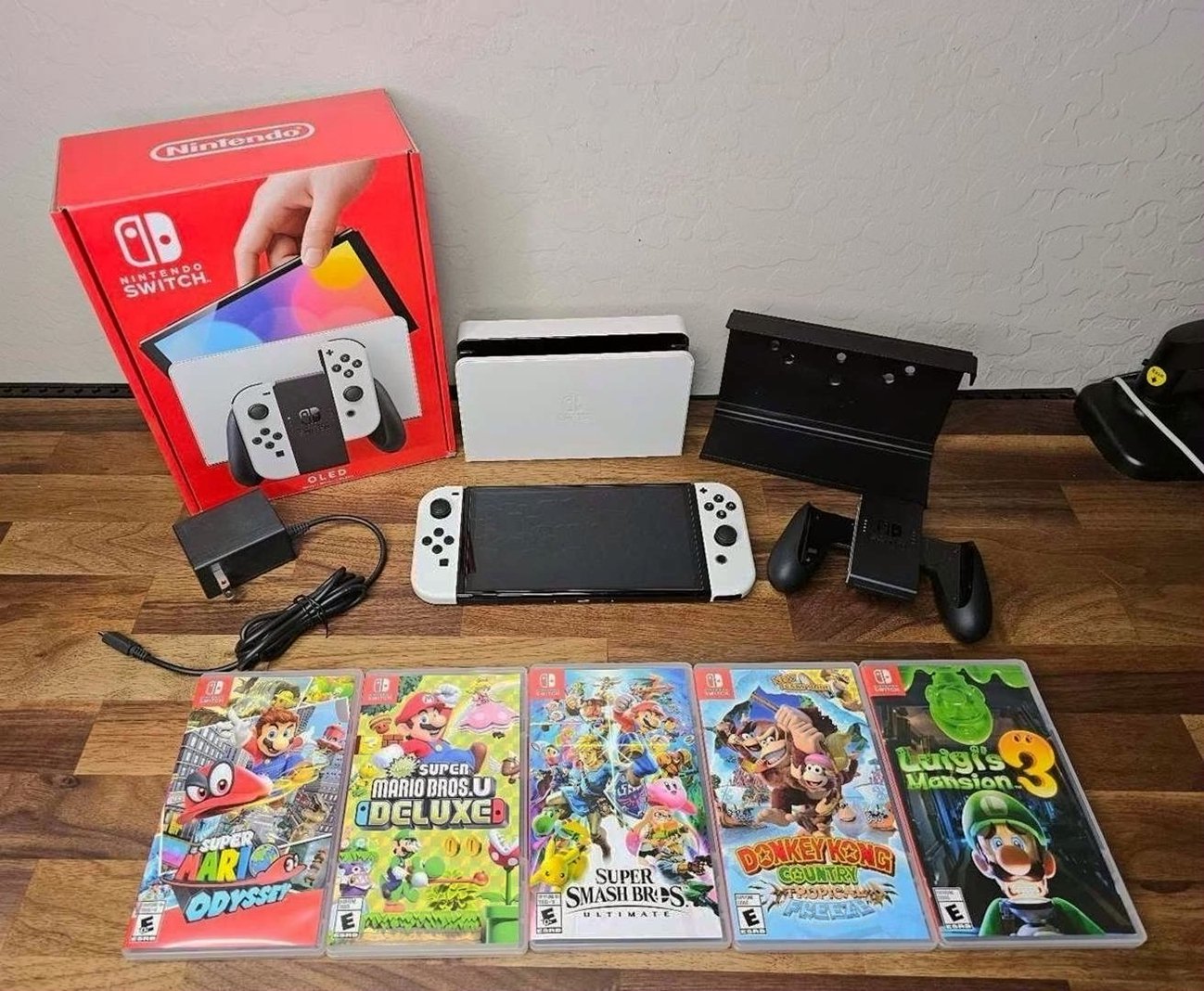 Nintendo Switch OLED 64GB White with 128GB SD Card & 5 Games - Used