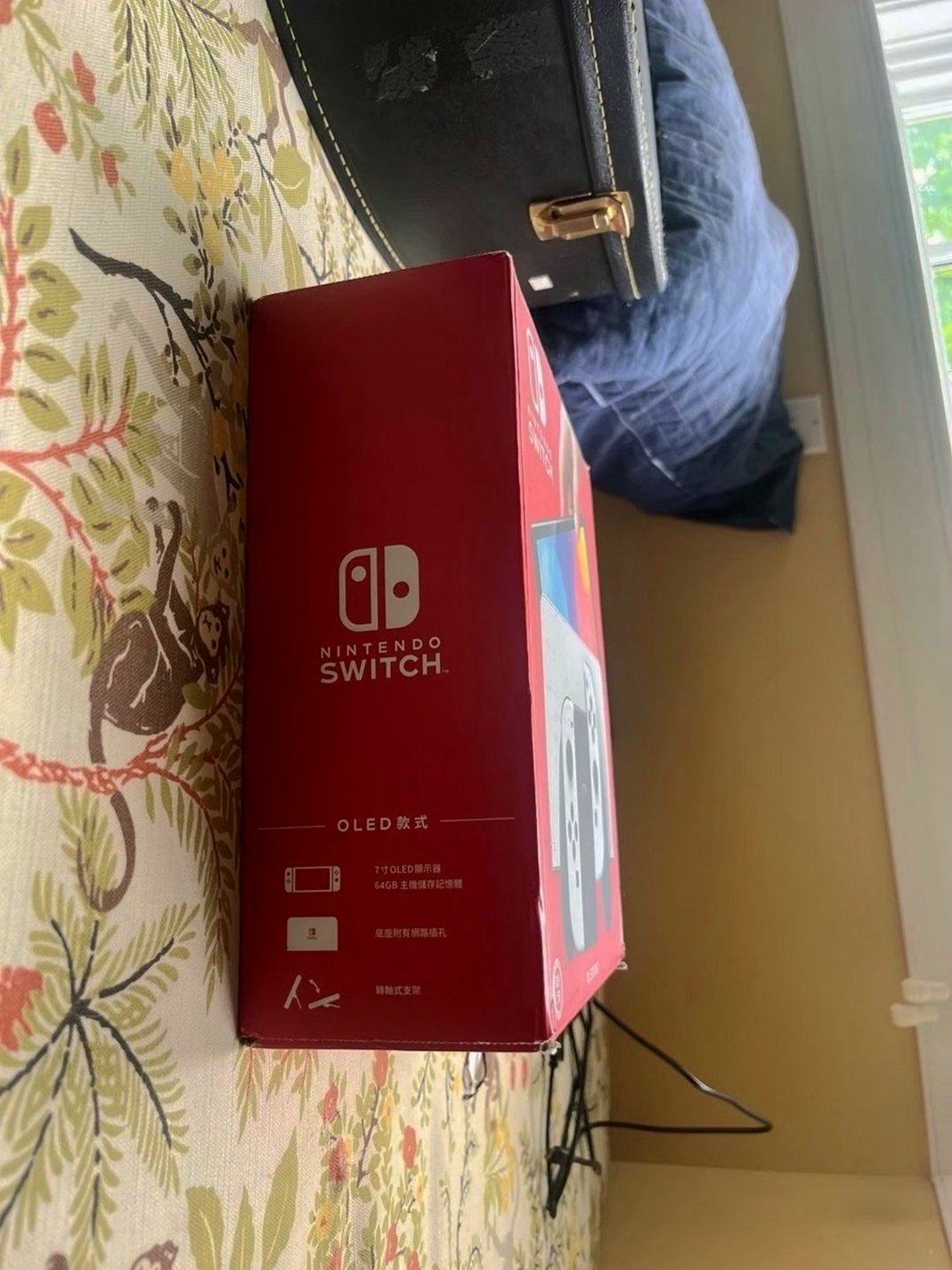 Nintendo Switch OLED 1L29 - Used image 2