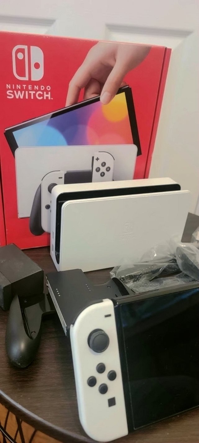 Nintendo Switch OLED 3U37 White - Used image 2