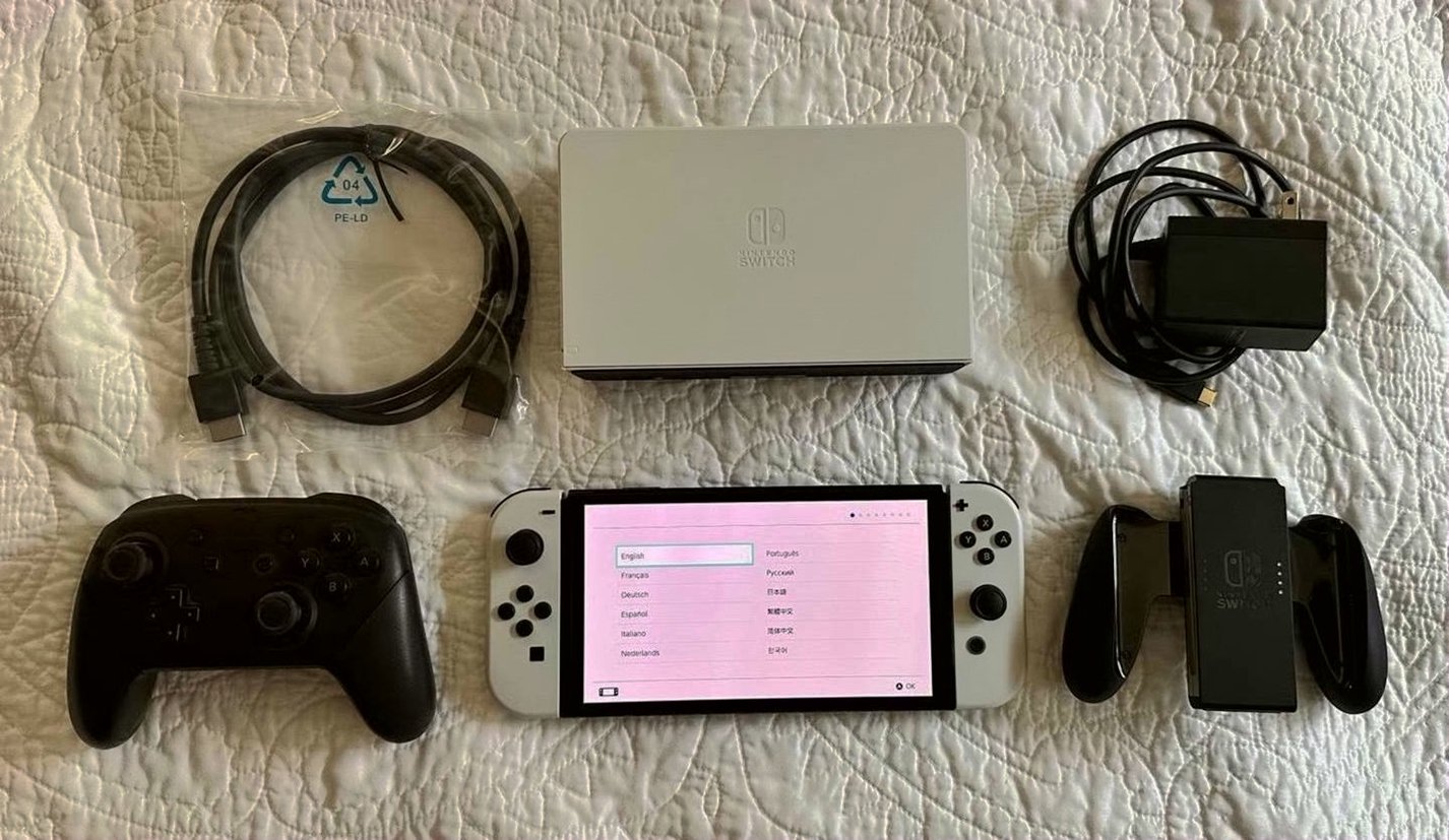 Nintendo Switch OLED Bundle 6C33 - Used