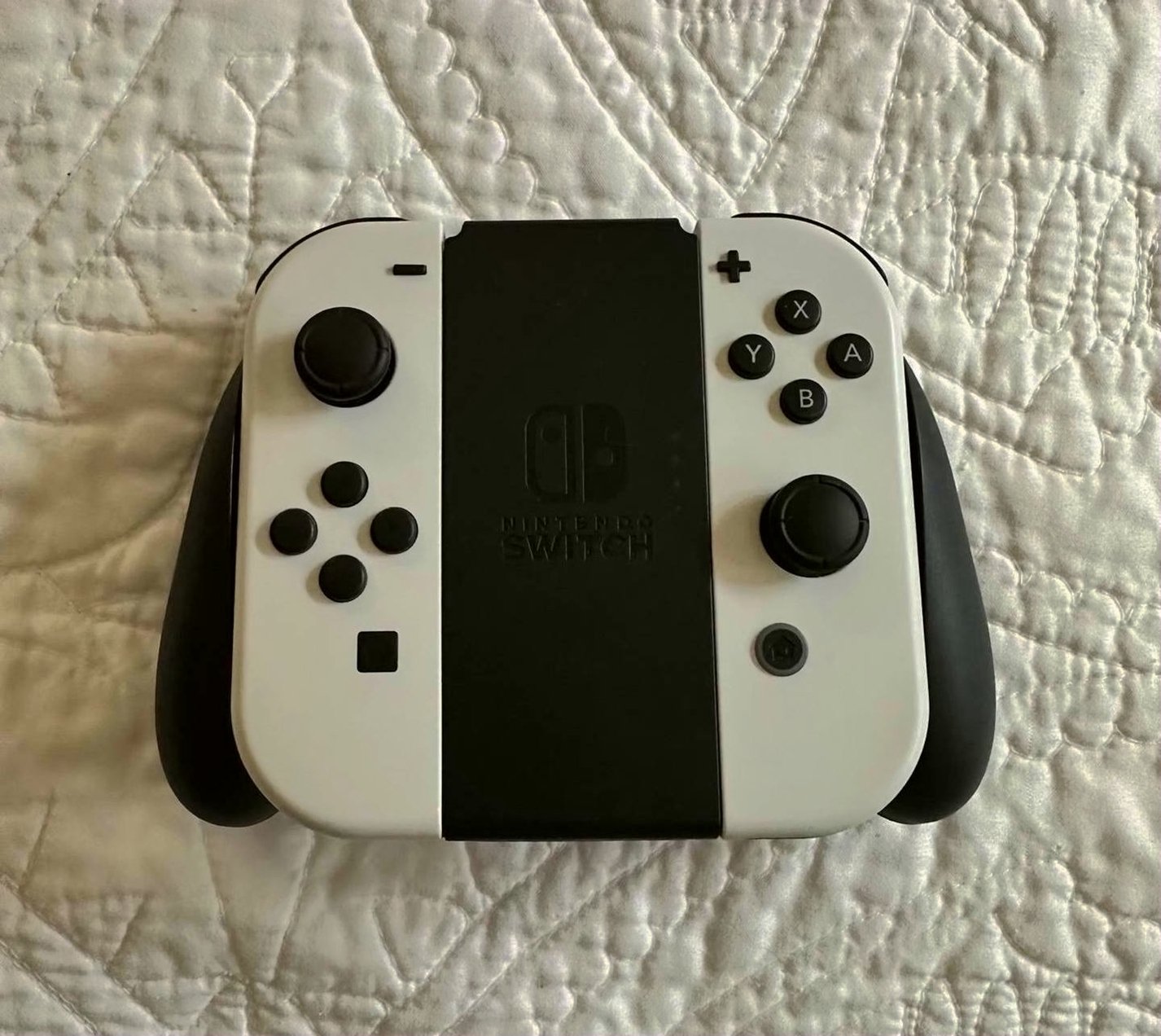 Nintendo Switch OLED Bundle 6C33 - Used image 2