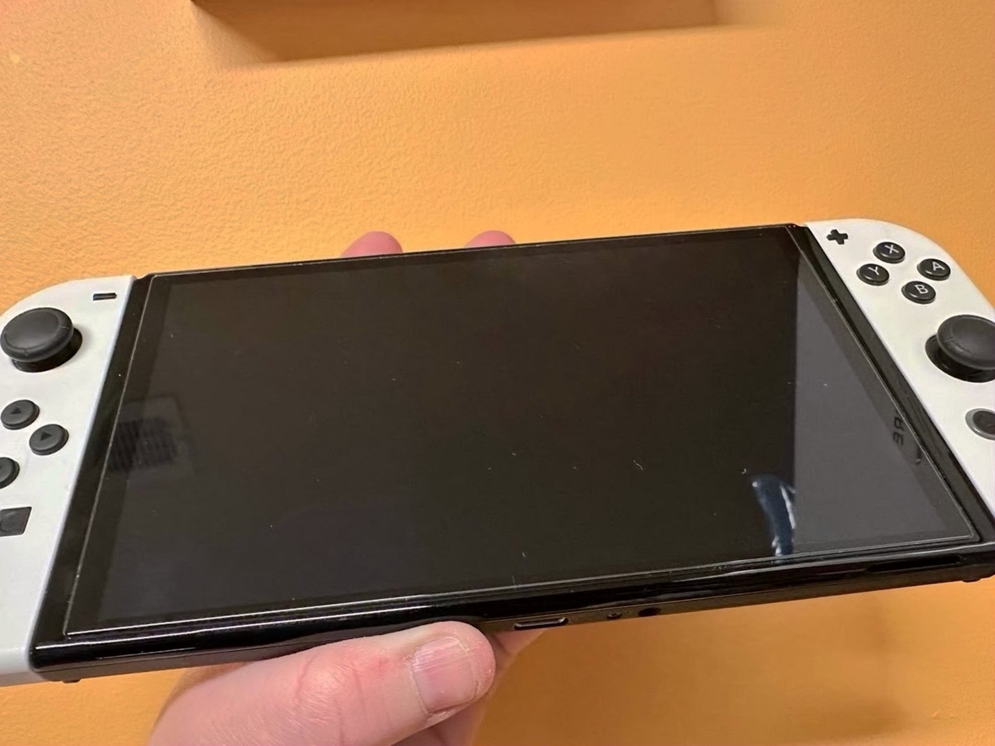 Nintendo Switch OLED 7U68 - Used image 5
