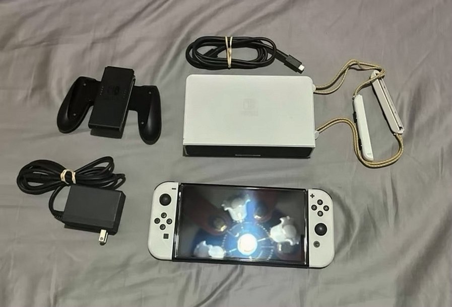 Nintendo Switch OLED 1Q85 - Used