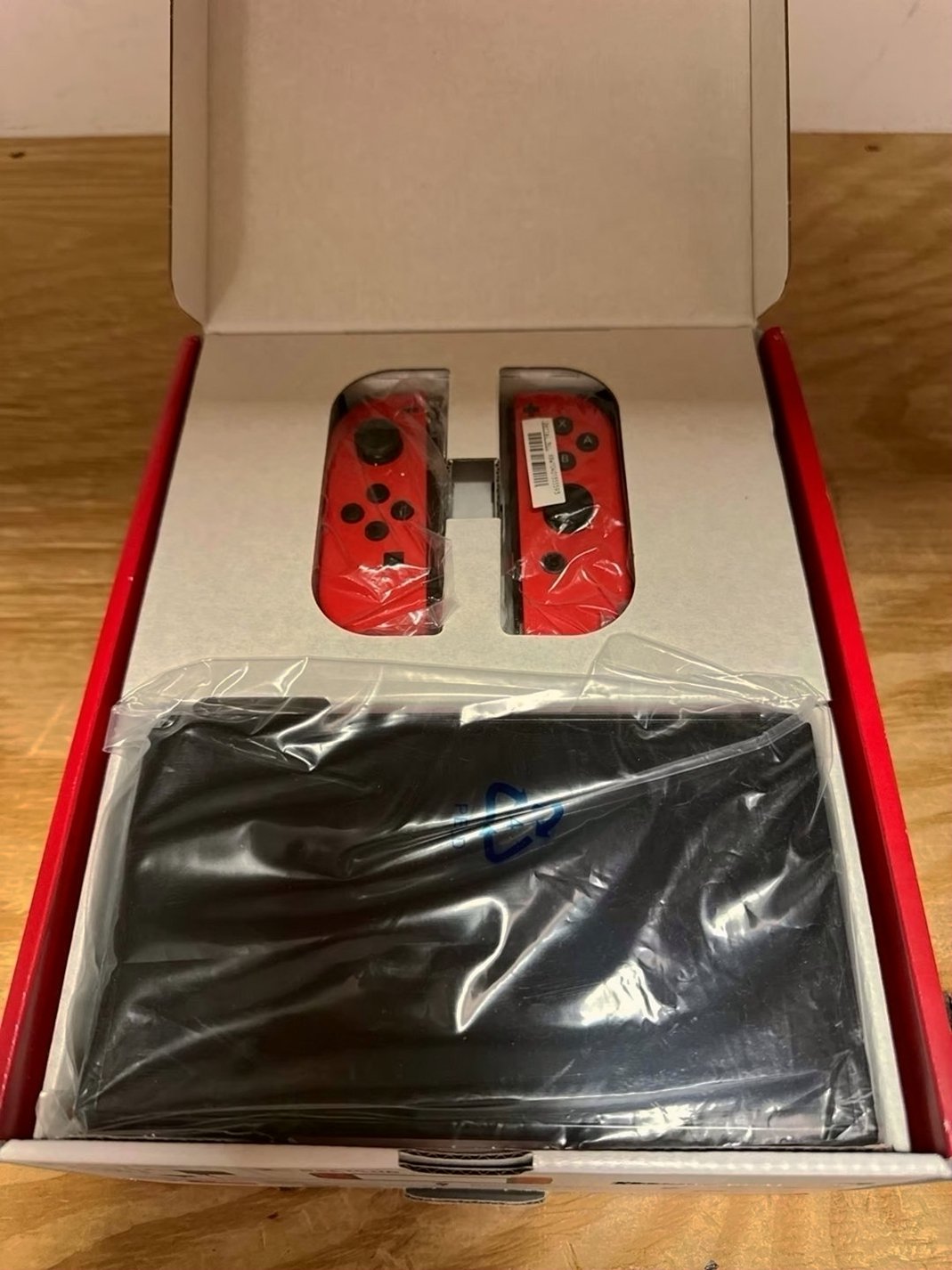Nintendo Switch OLED 64GB Mario Red Edition - Used image 2