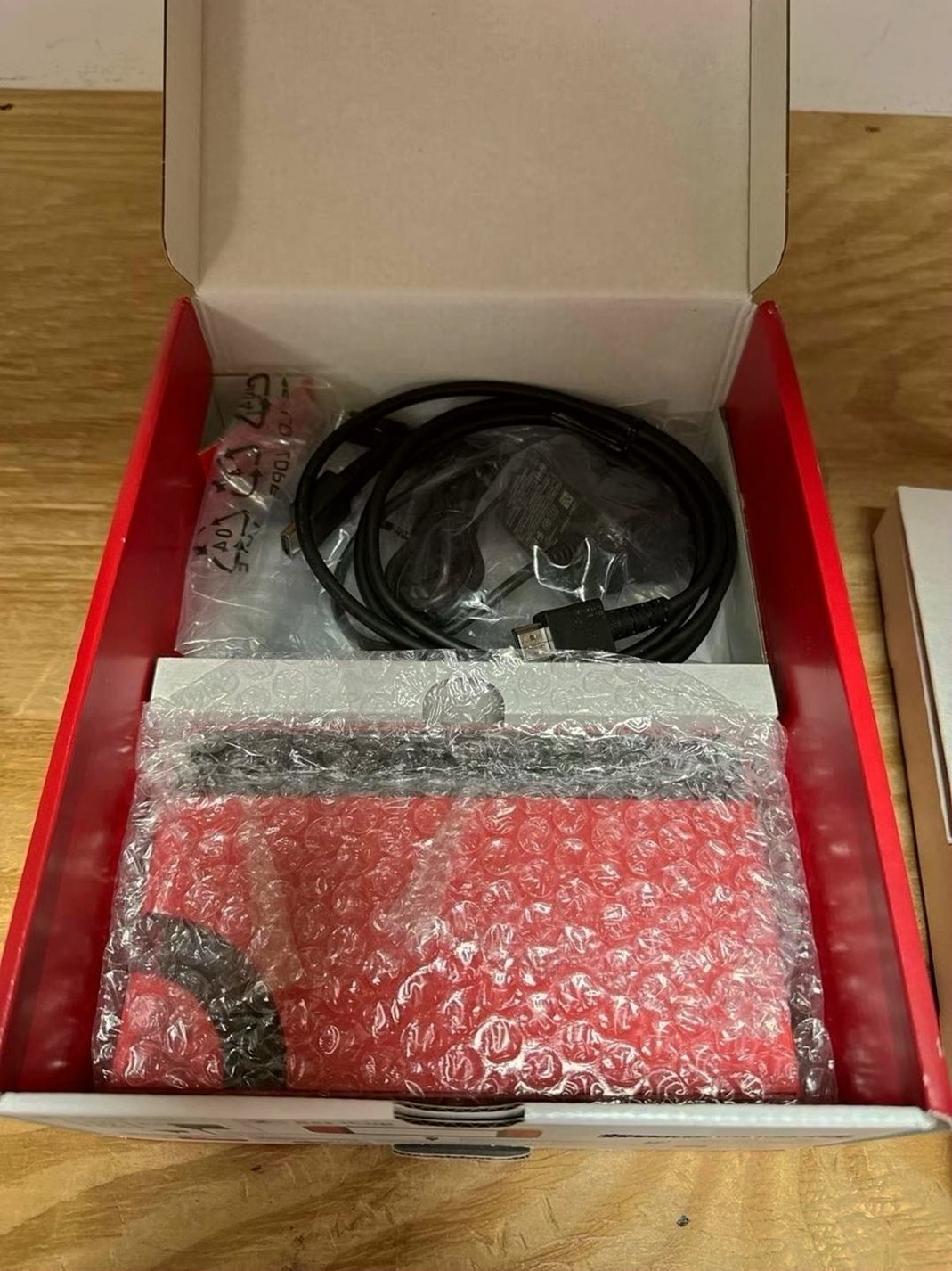Nintendo Switch OLED 64GB Mario Red Edition - Used image 3