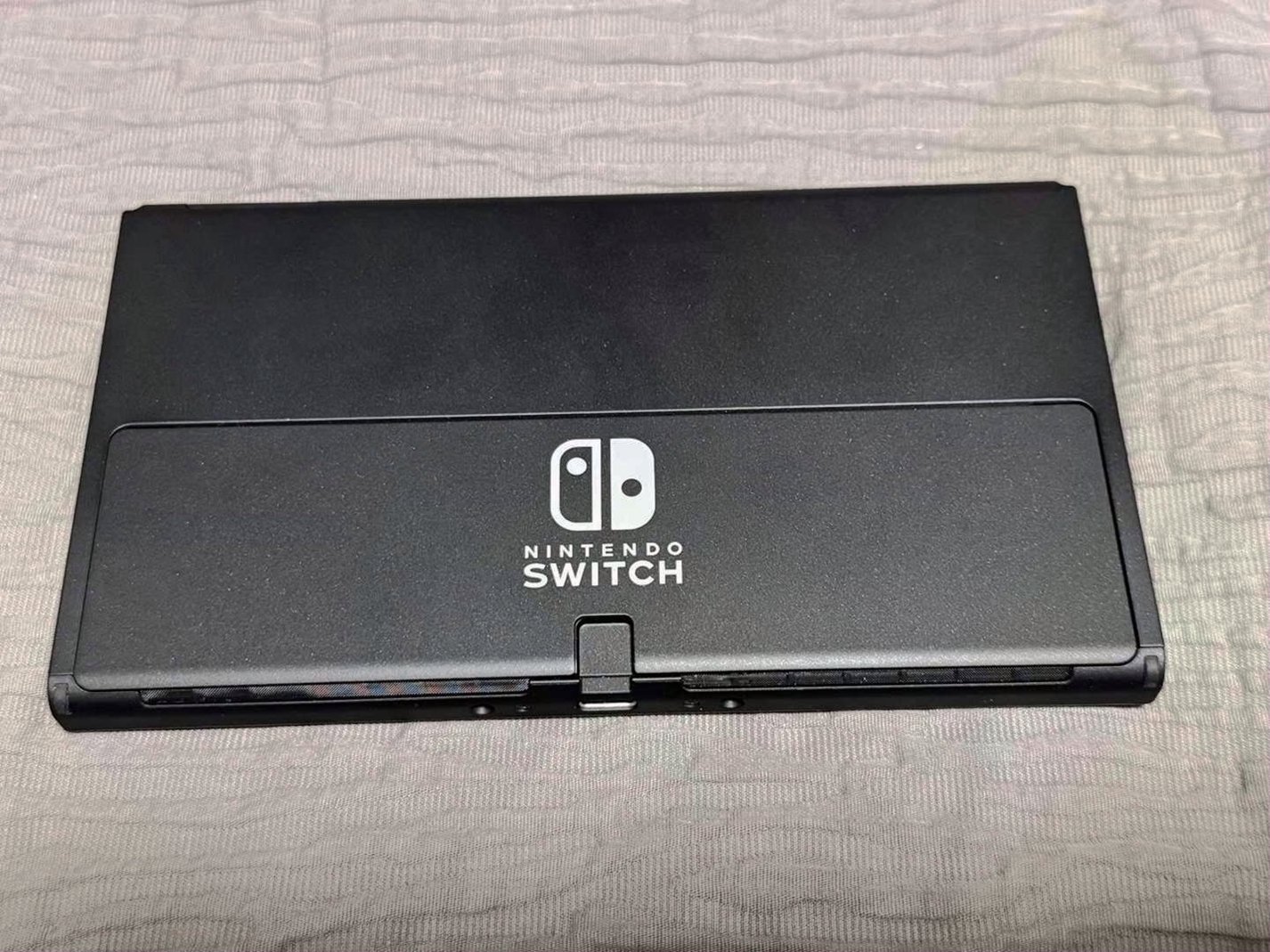 Nintendo Switch OLED 64GB White Unlocked - Used image 2
