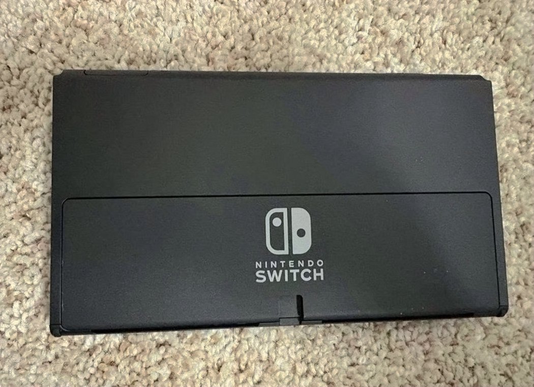 Nintendo Switch OLED White 2S16 - Used image 4