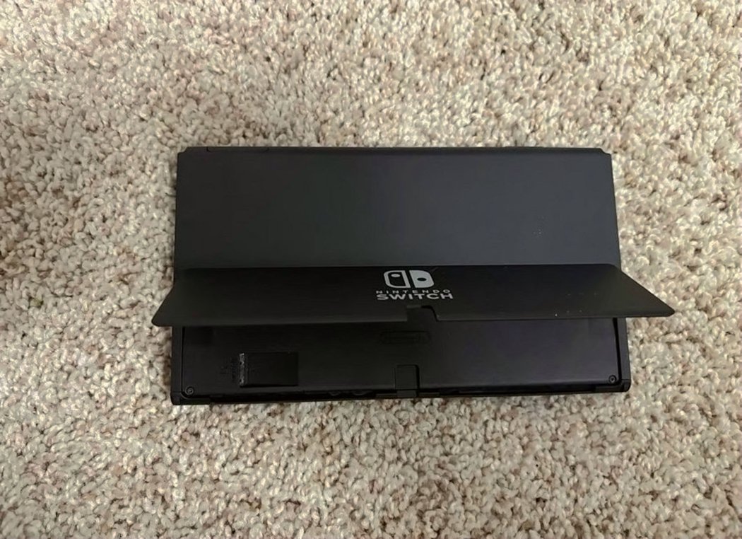 Nintendo Switch OLED White 2S16 - Used image 5