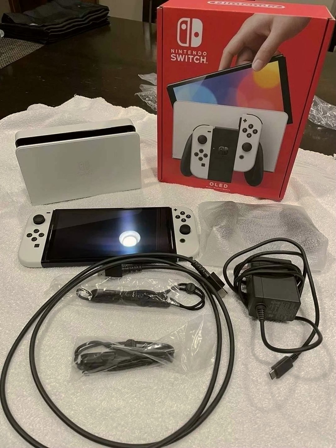 Nintendo Switch OLED 64GB White Mint Condition - Used