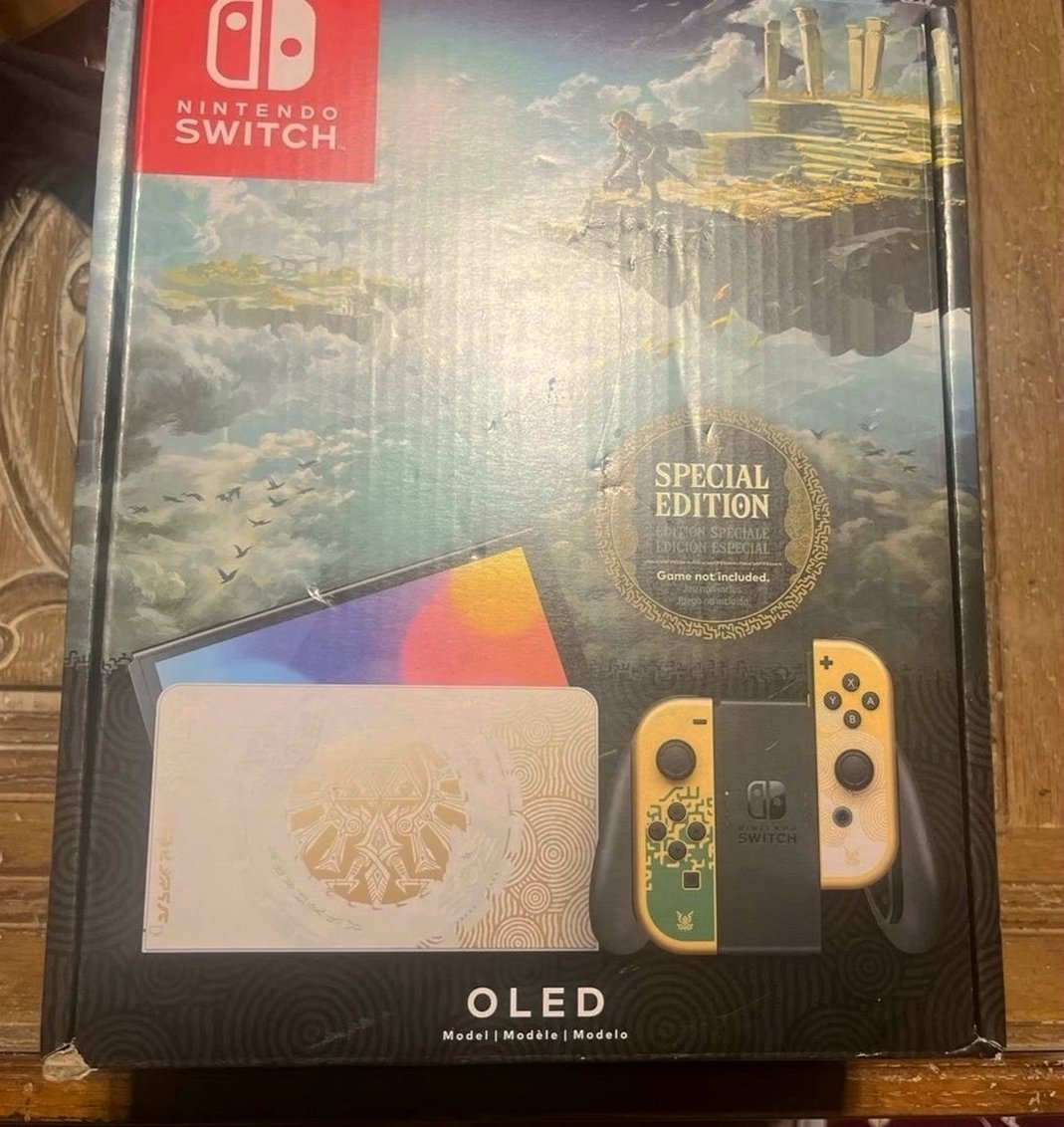 Nintendo Zelda Tears of the Kingdom Switch OLED 8Q57 - Used