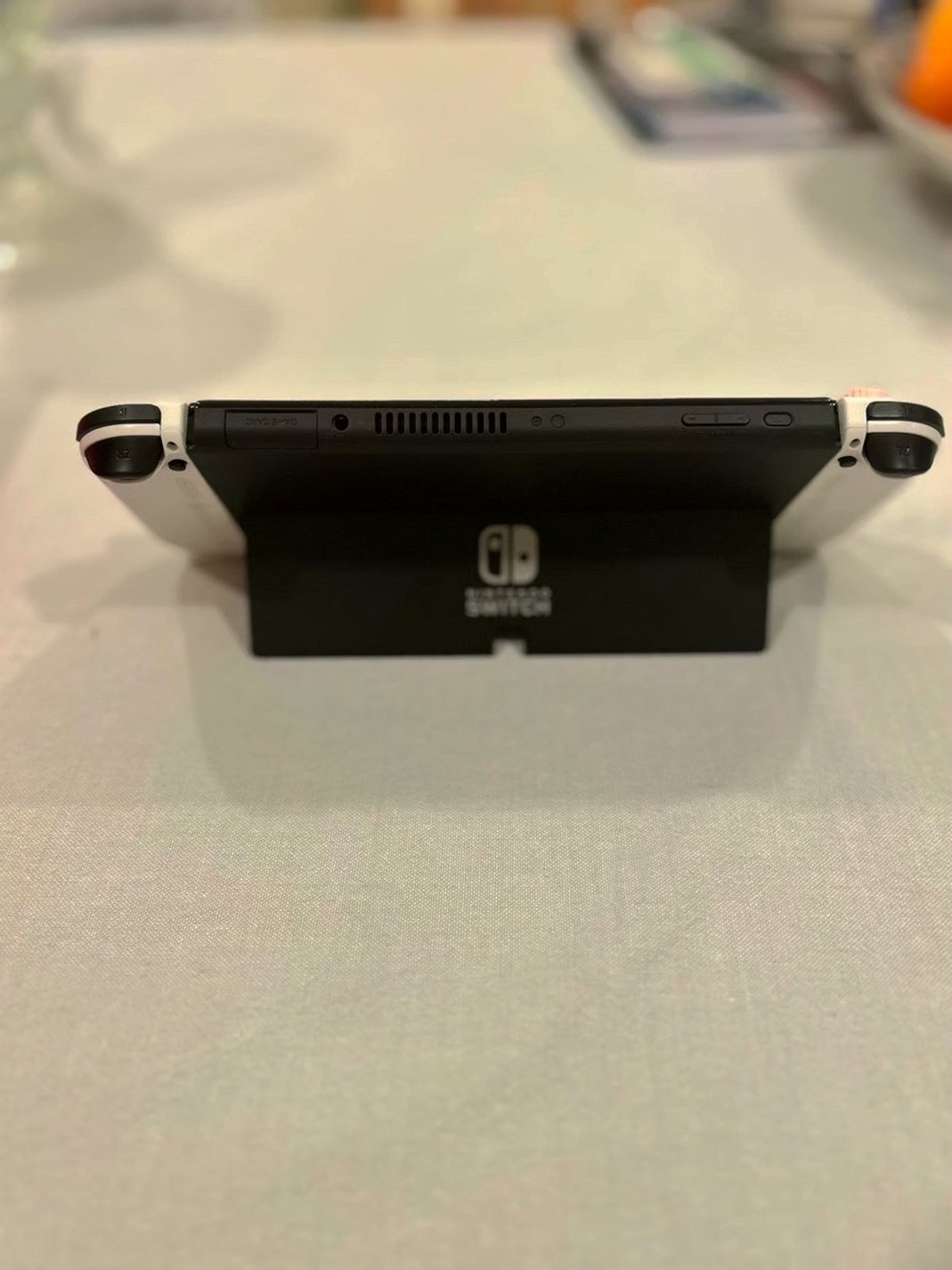 Nintendo Switch OLED White 128GB - Used image 4