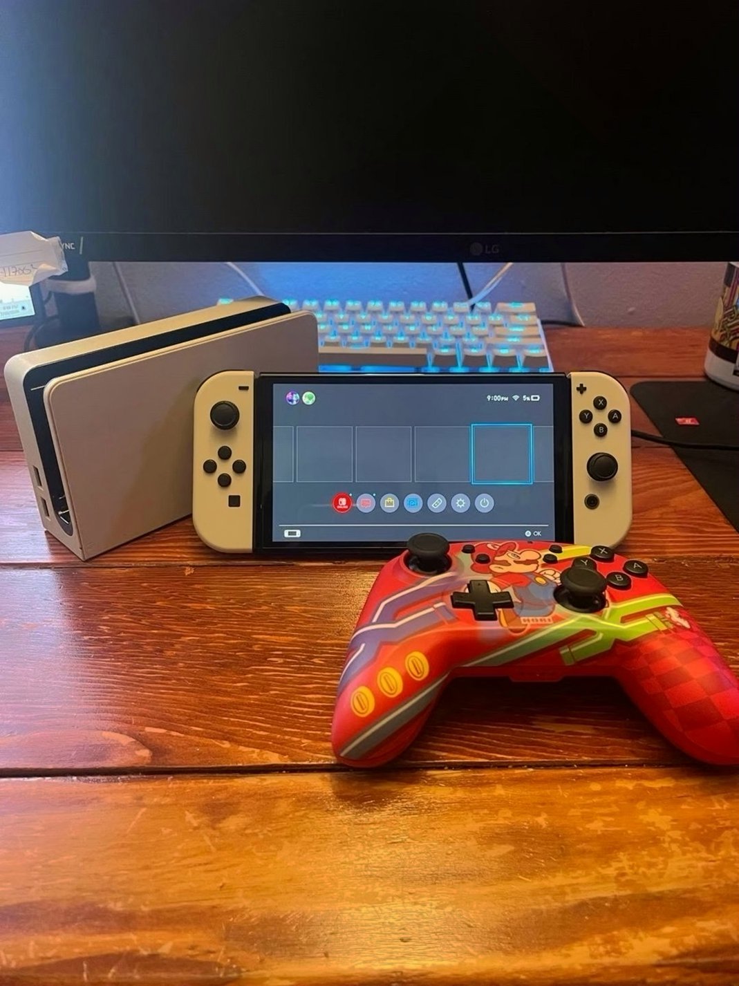 Nintendo Switch OLED 128GB White Like New - Used image 2