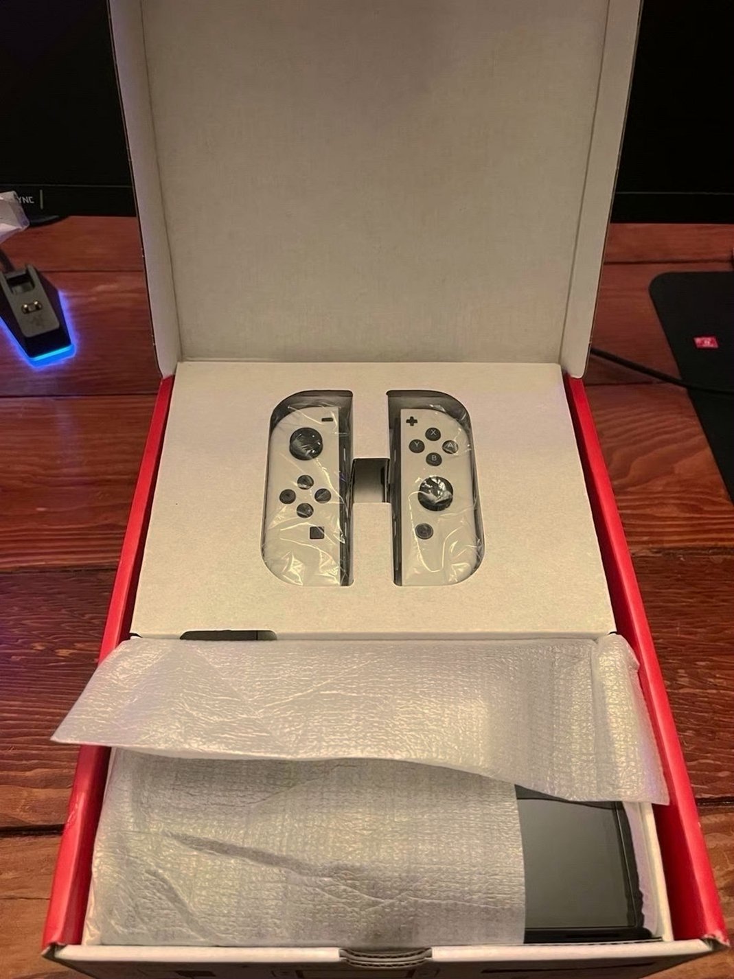 Nintendo Switch OLED 128GB White Like New - Used image 4