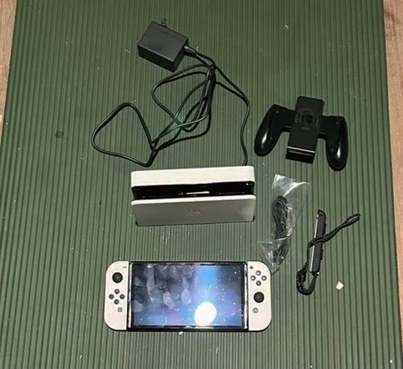 Nintendo Switch Console OLED 2J91 Black Used image 3
