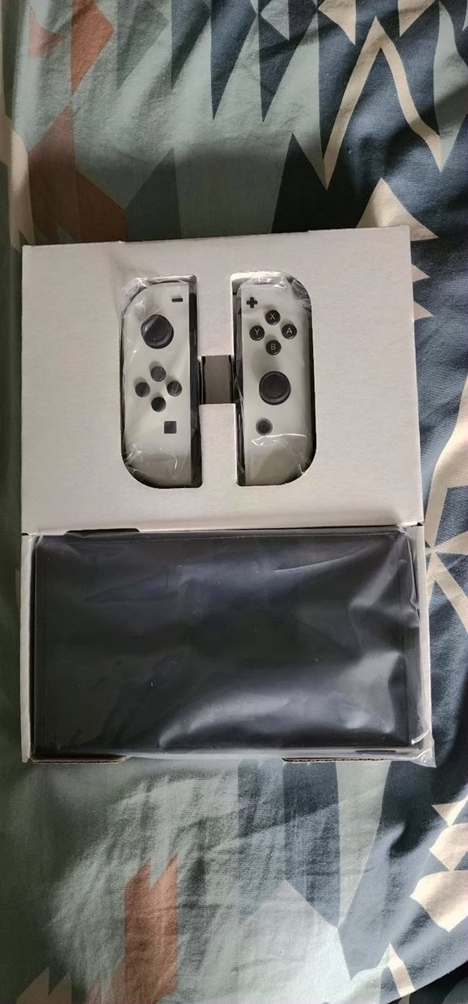 Nintendo Switch OLED 7S65 - Used image 2