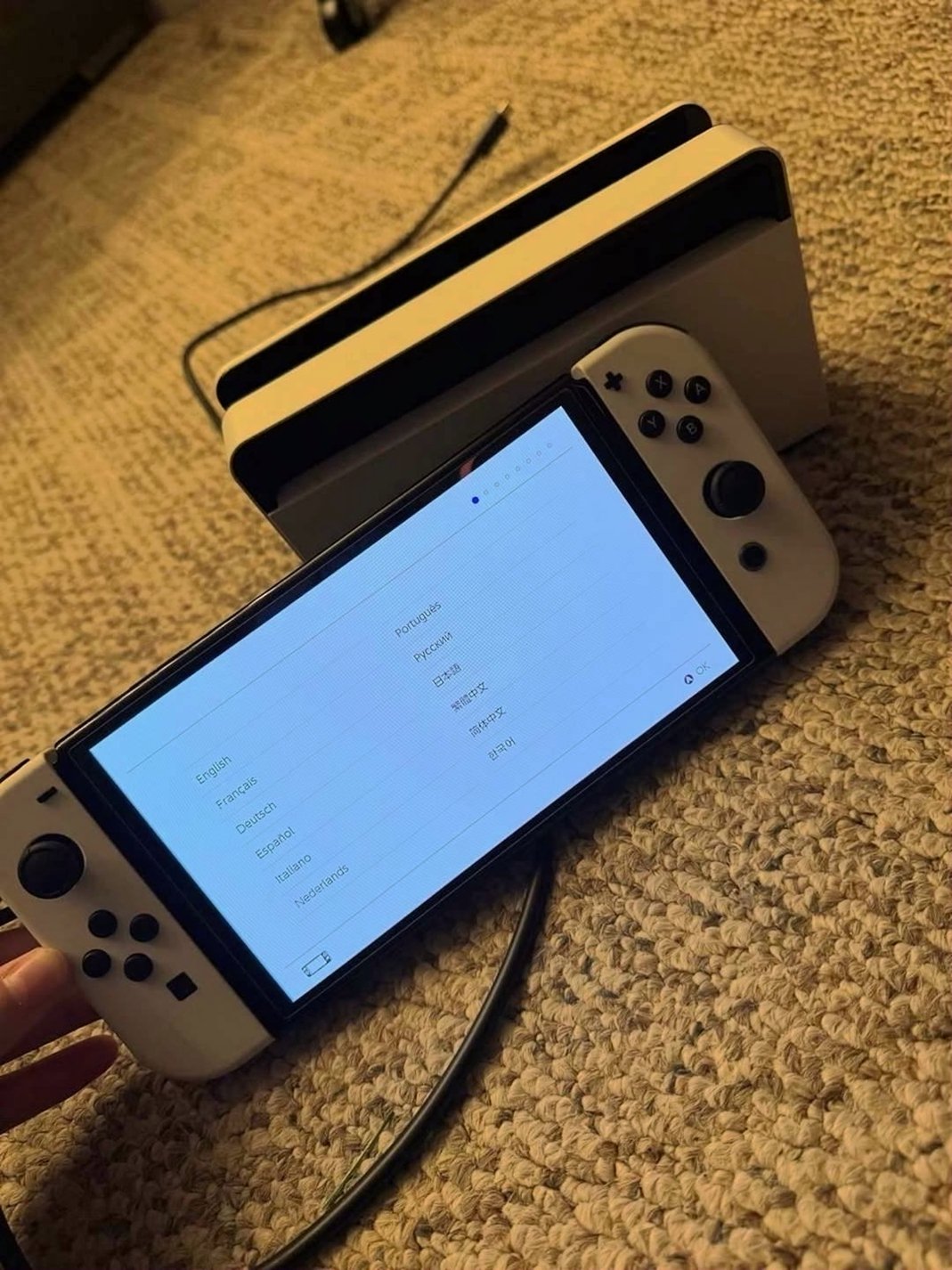 Nintendo Switch OLED 7S95 Used - Unlocked image 4