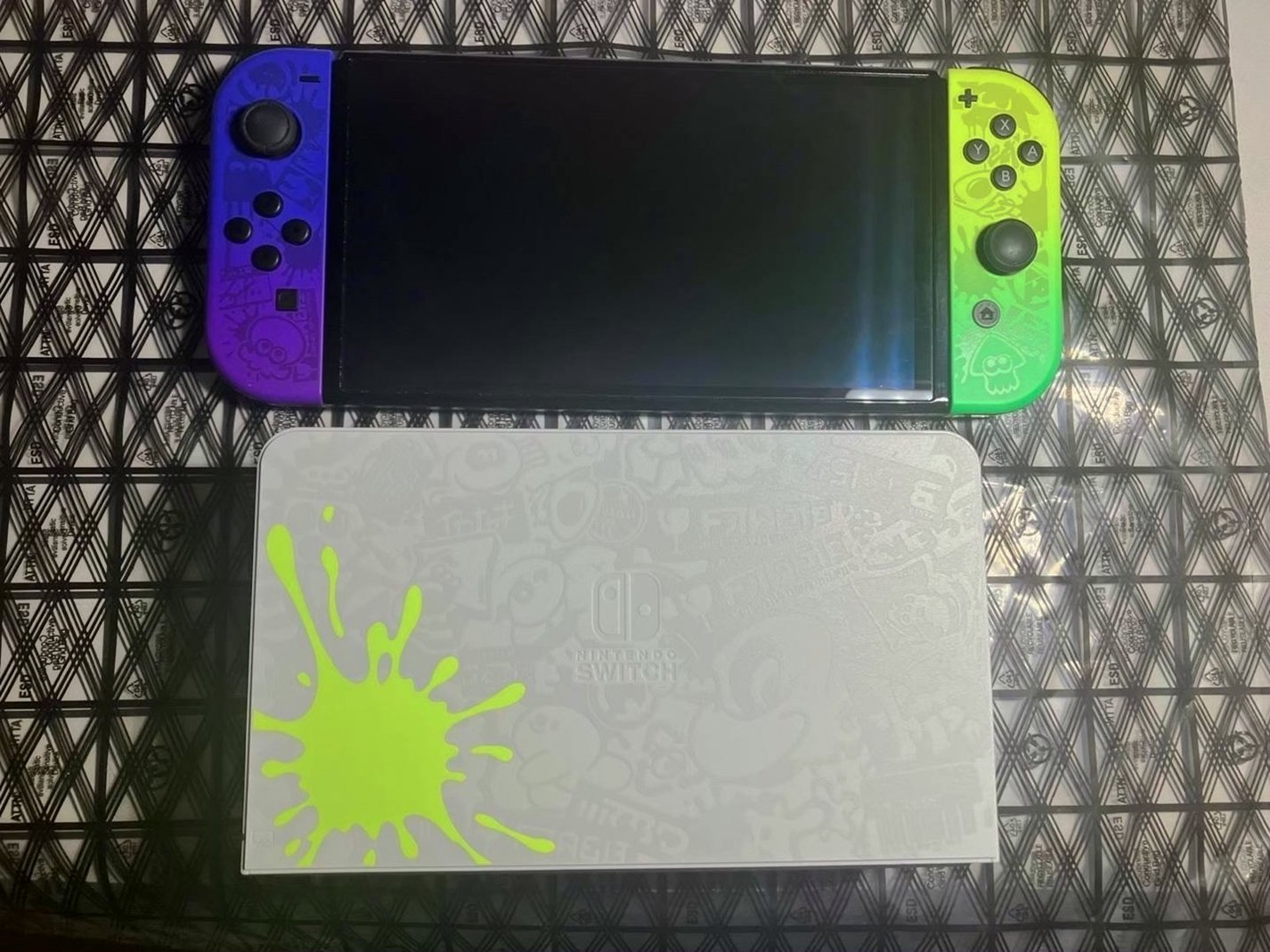 Nintendo Switch OLED Splatoon 3 Special Edition 64GB - Used image 2