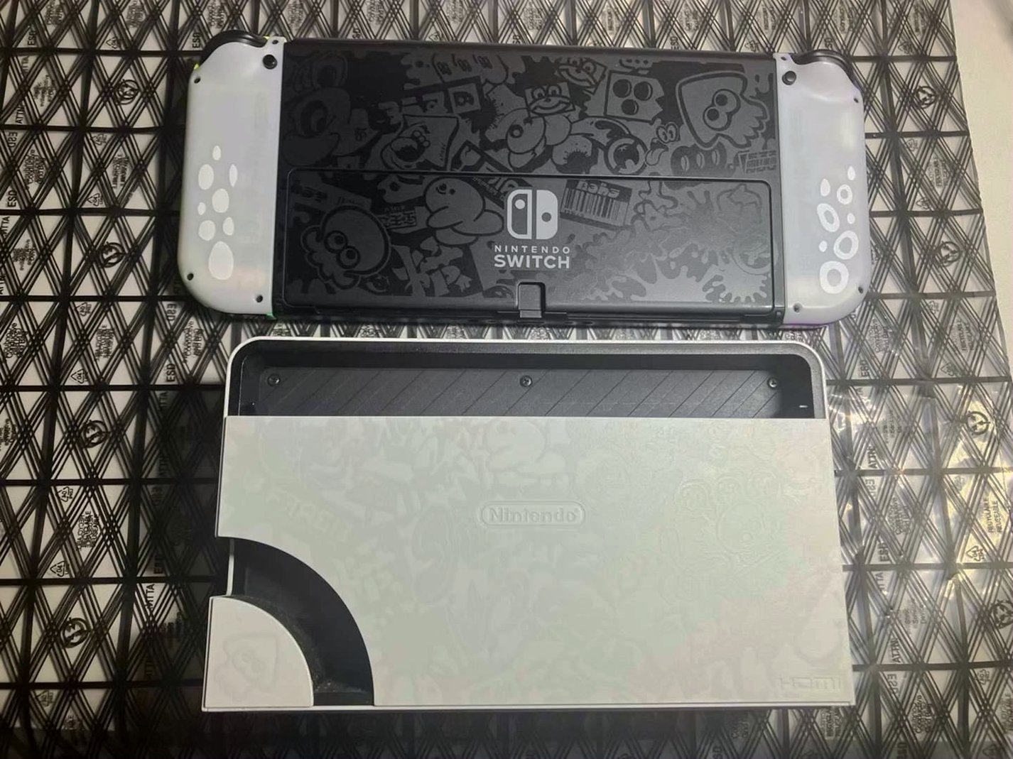 Nintendo Switch OLED Splatoon 3 Special Edition 64GB - Used image 4