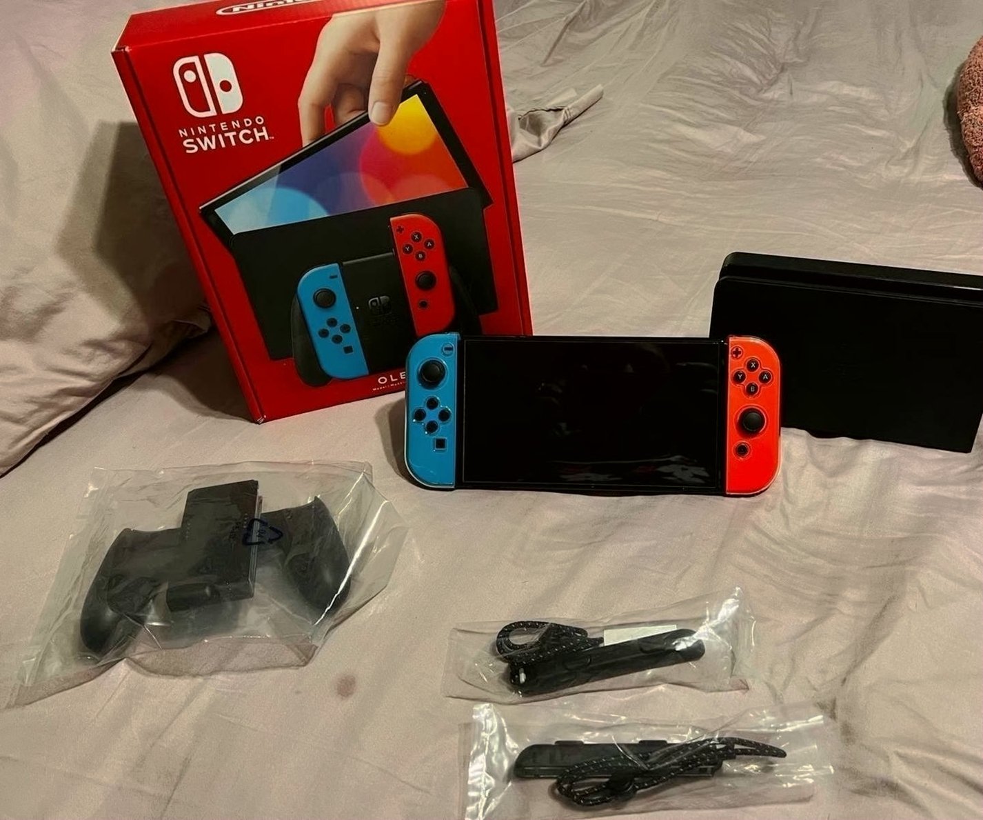 Nintendo Switch OLED 8G12 64GB White Used image 2