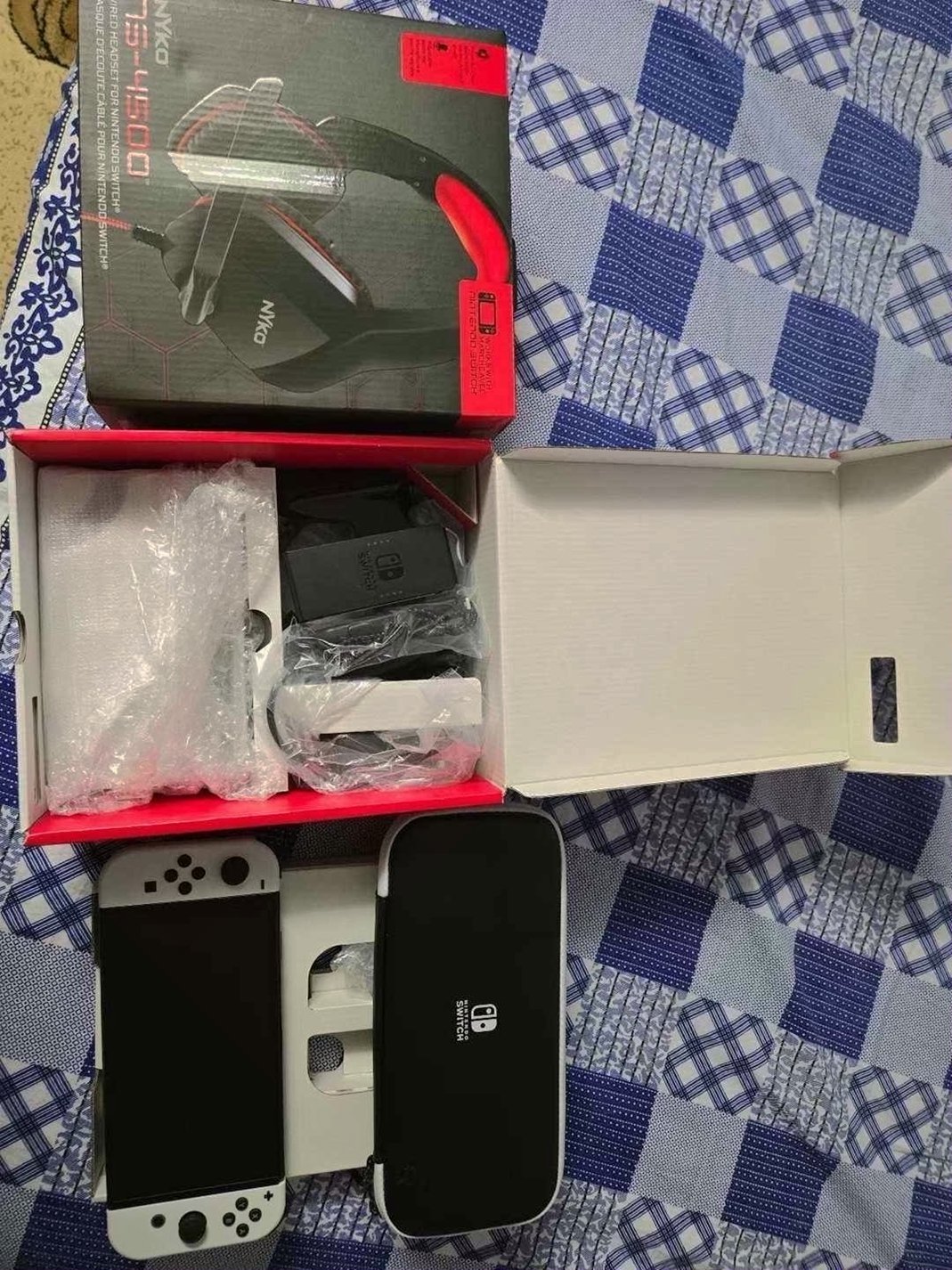 Nintendo Switch OLED 9X65 Used image 2