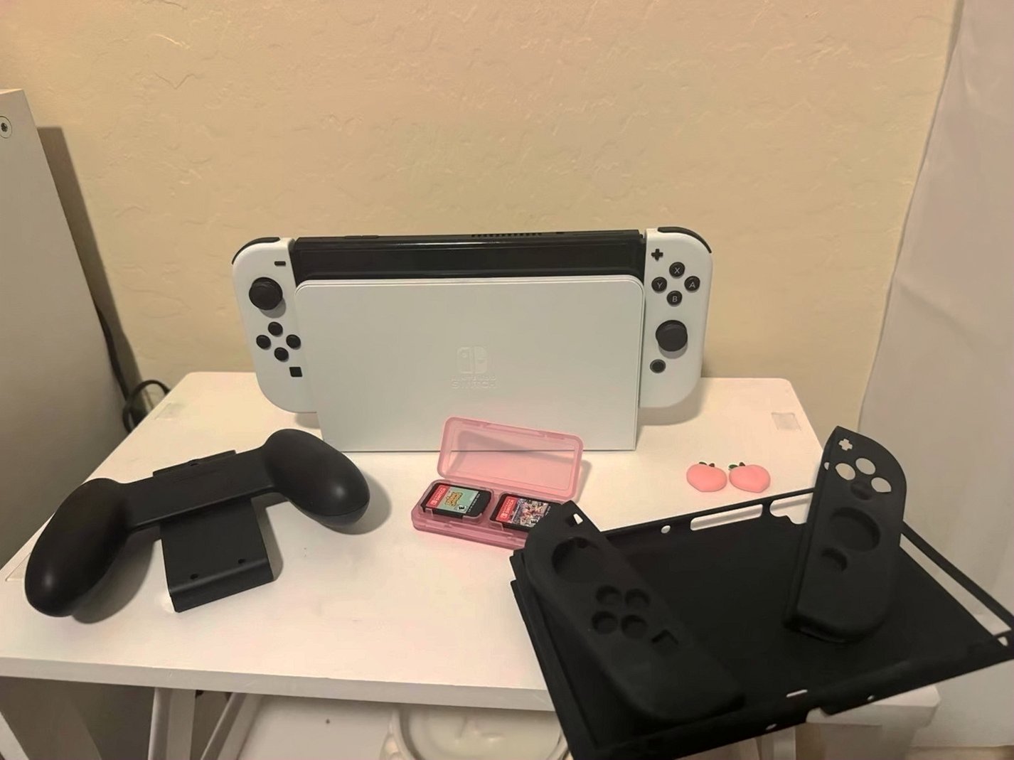 Nintendo Switch OLED 1Y25 Unlocked Used
